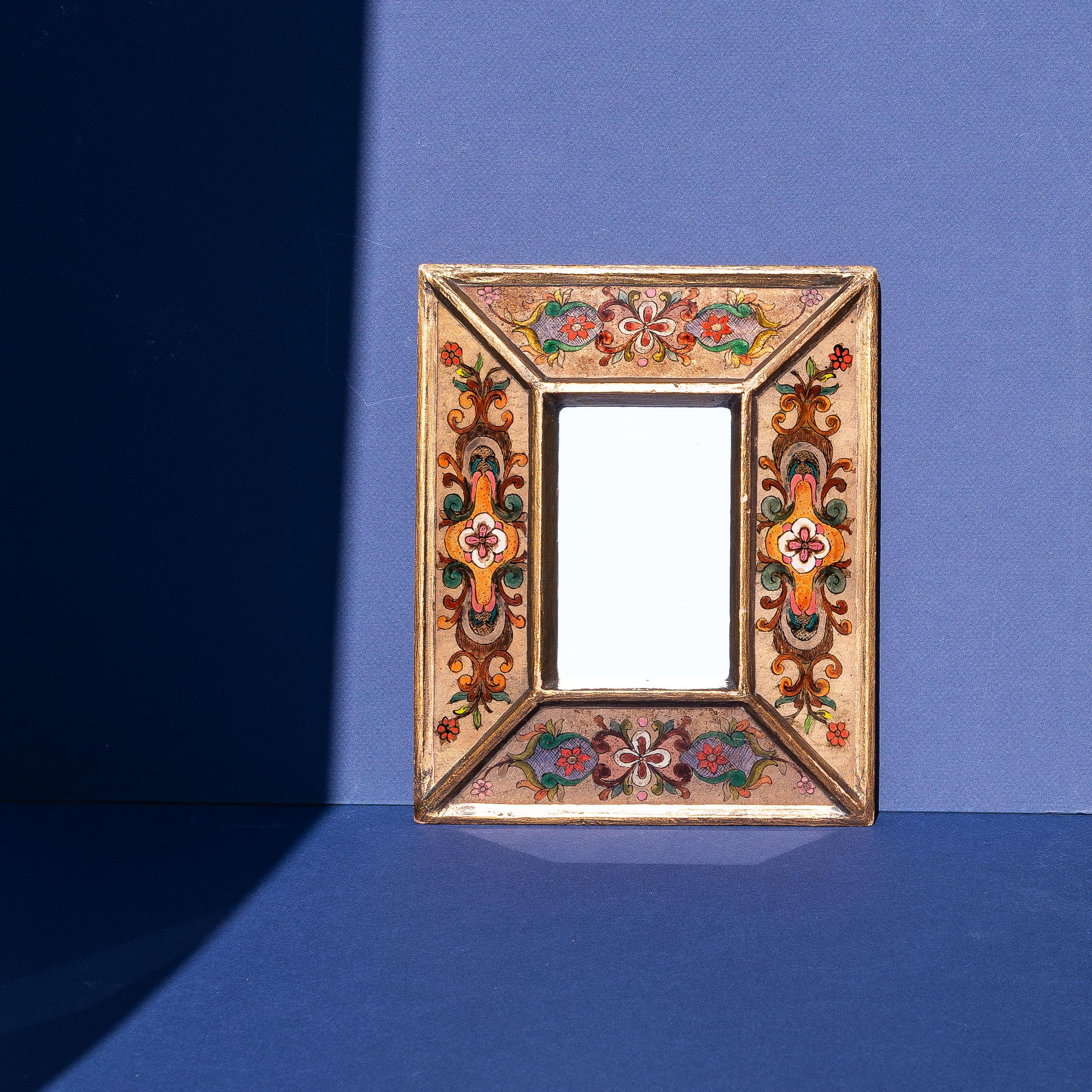 Miroir mural d'artisanat, motifs floraux peints à la main et cadre doré, Pérou 1970 en vente 2