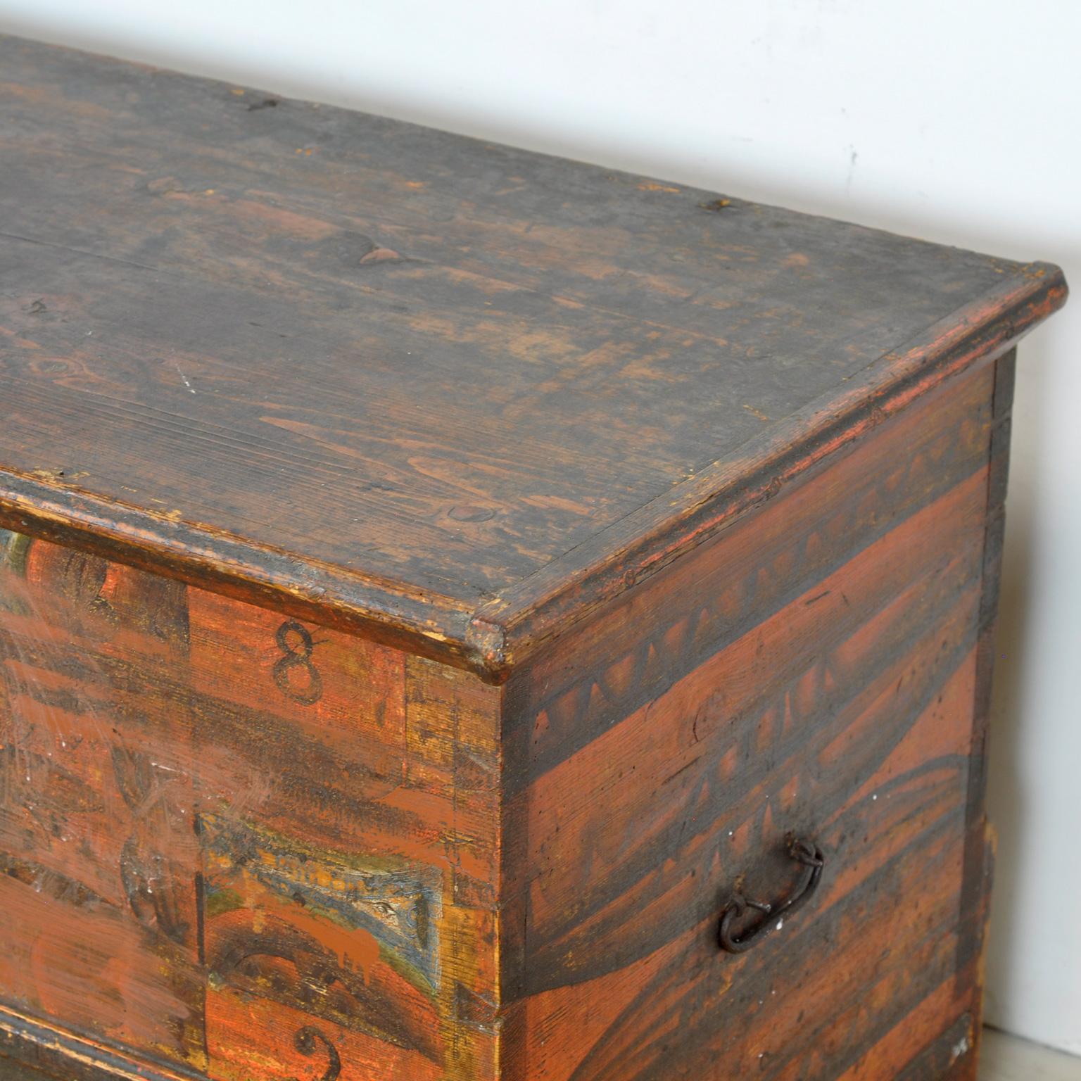 Cofre nupcial de arte popular, anno 1852 Pino en venta