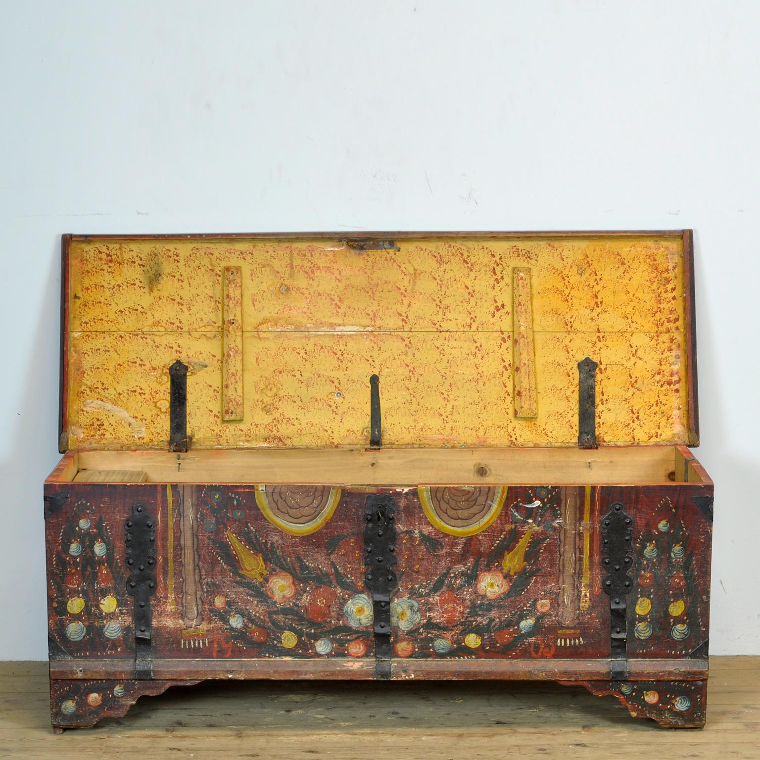 Folk Art Wedding Chest, Anno 1905 In Good Condition For Sale In Amsterdam, Noord Holland