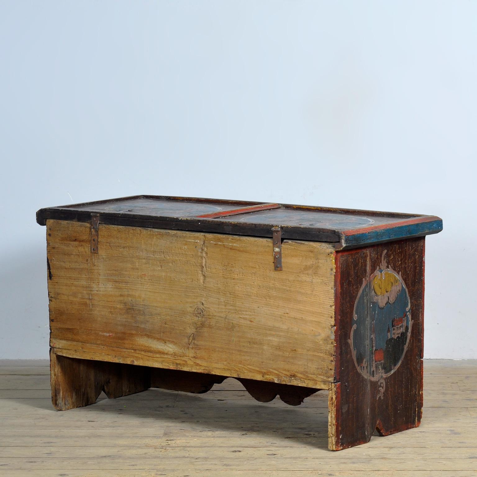 Coffre de mariage d'art populaire, daté de 1718 en vente 9