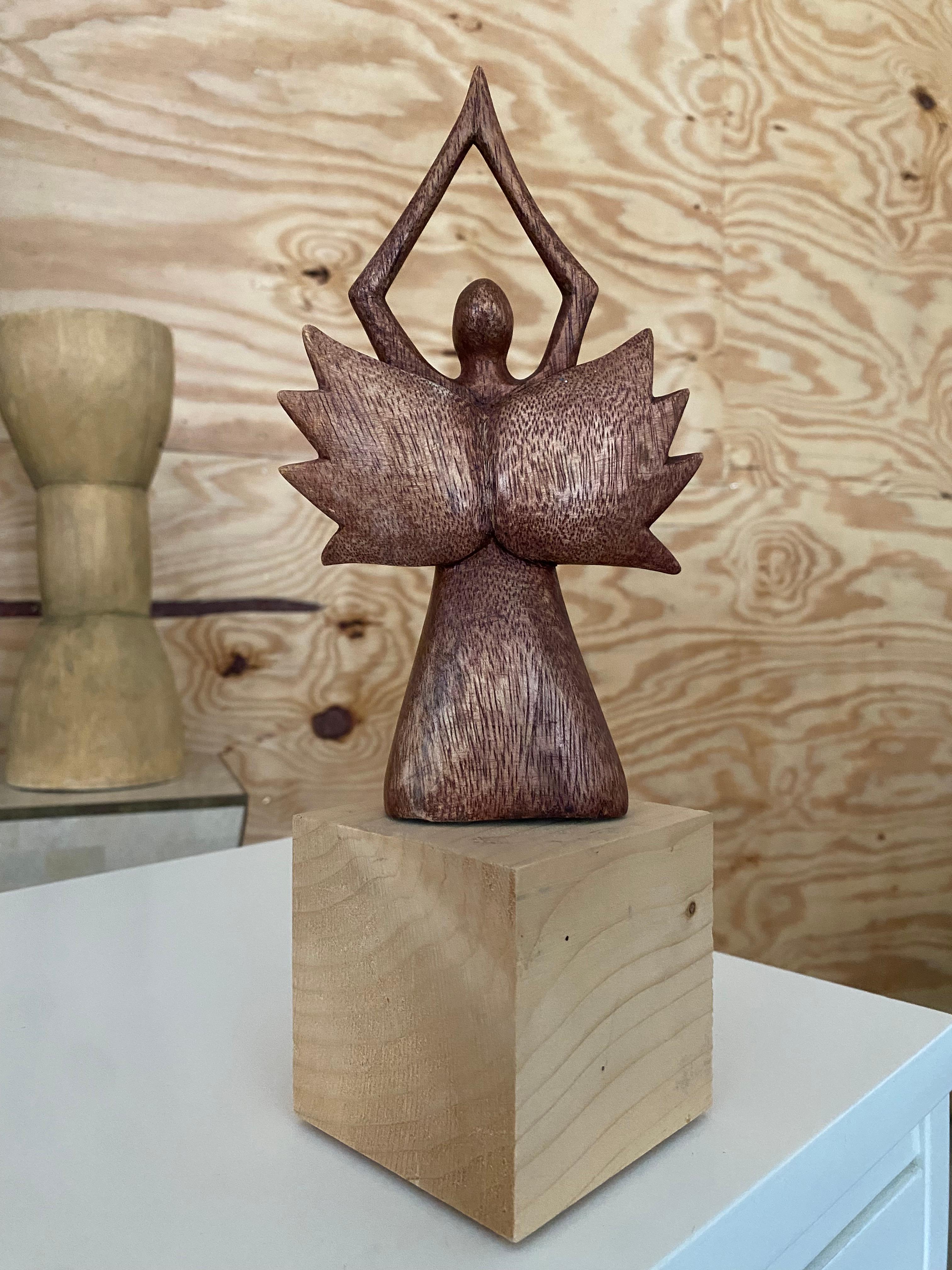 Scultura figurativa alata di arte popolare in vendita 3
