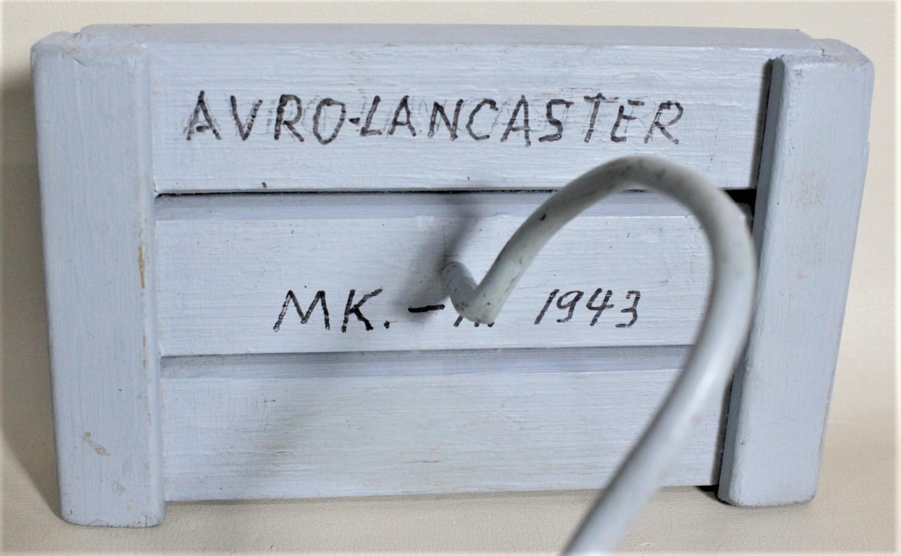 Modèle réduit d'avion en bois sculpté et peint à la main, bombardier Lancaster WW2 en vente 9