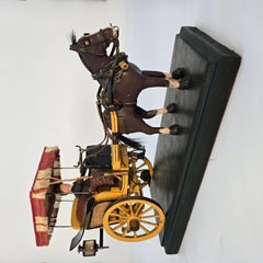 Maquette en bois d'art populaire représentant une calèche parisienne, avec cheval et cocher, vers 1900