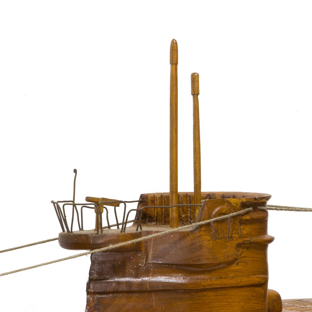Sous-marin en bois d'art populaire Bon état à Aurora, OR