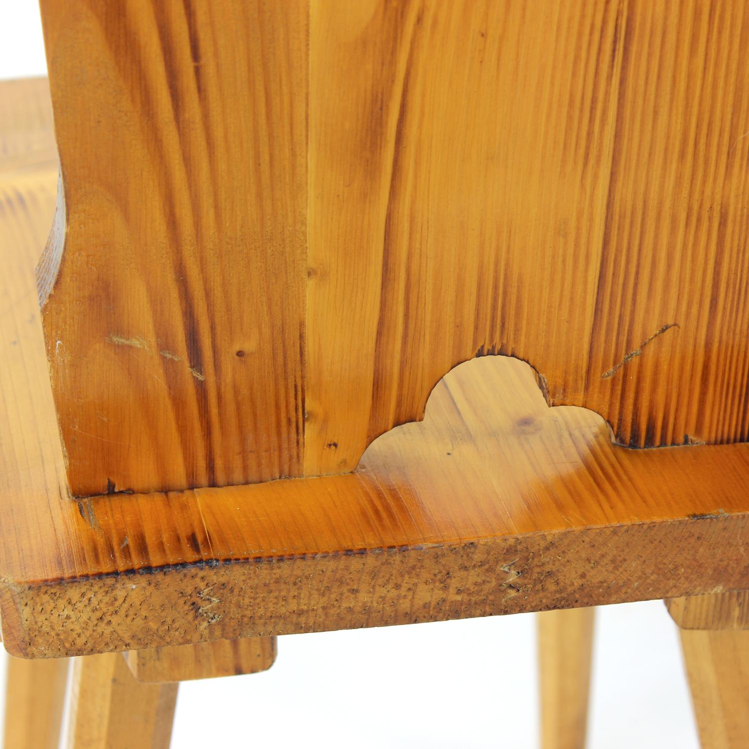 Folk Style Esszimmerstuhl aus Holz, Tschechoslowakei 1970er Jahre im Angebot 3