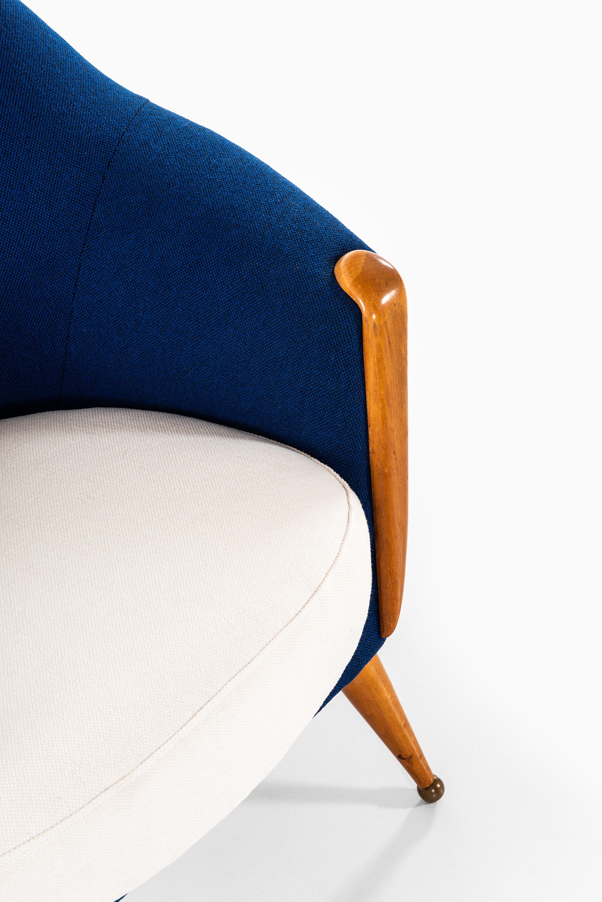 Rare easy chair model Orion designed by Folke Jansson. Produced by SM Wincrantz in Sweden.