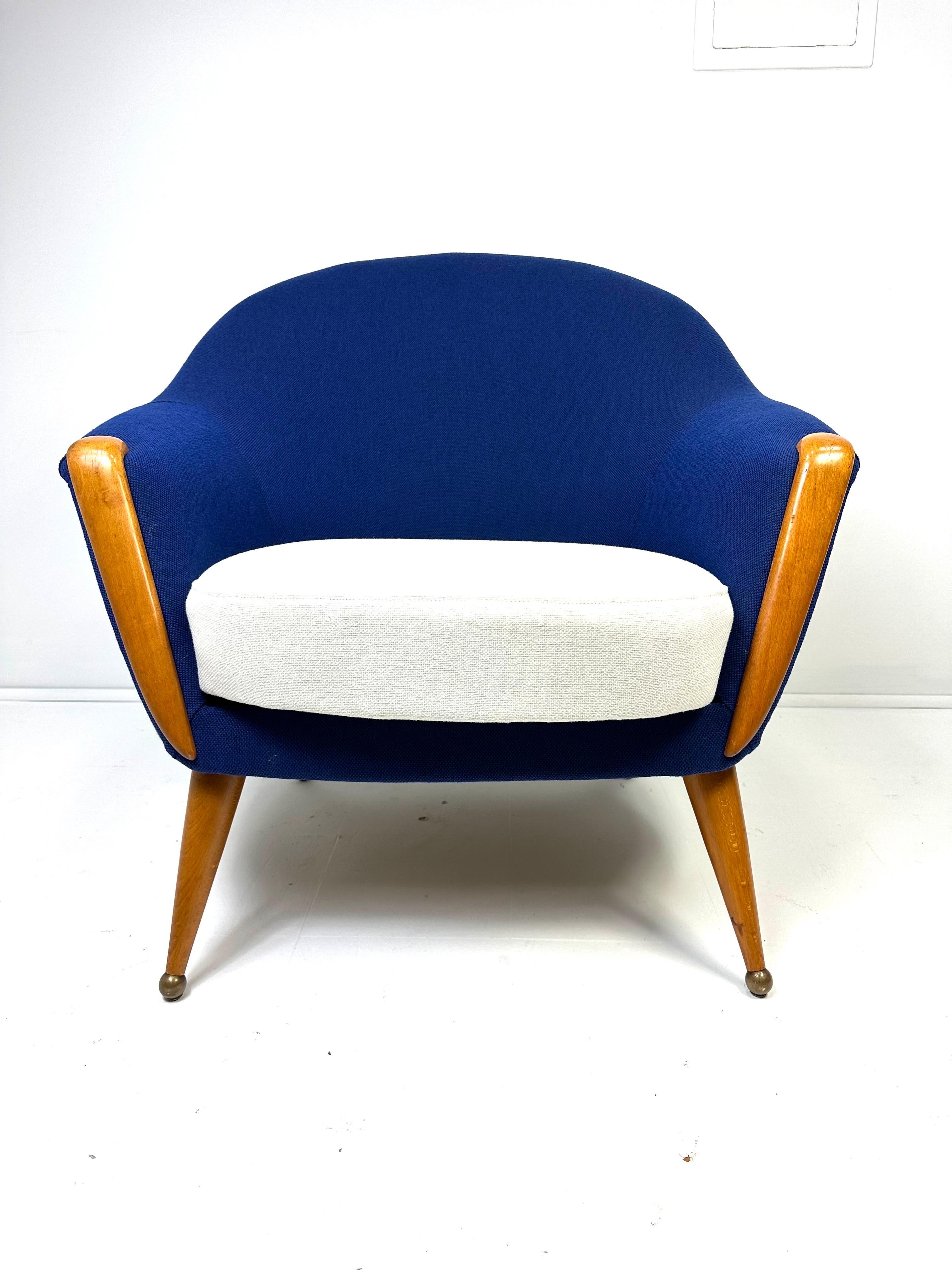 FOLKE JANSSON “Orion” lounge chair. Produced by SM Wincrantz. Blue and White upholstery. Lacquered Beech legs with brass ball foot. 1950’s. Sweden