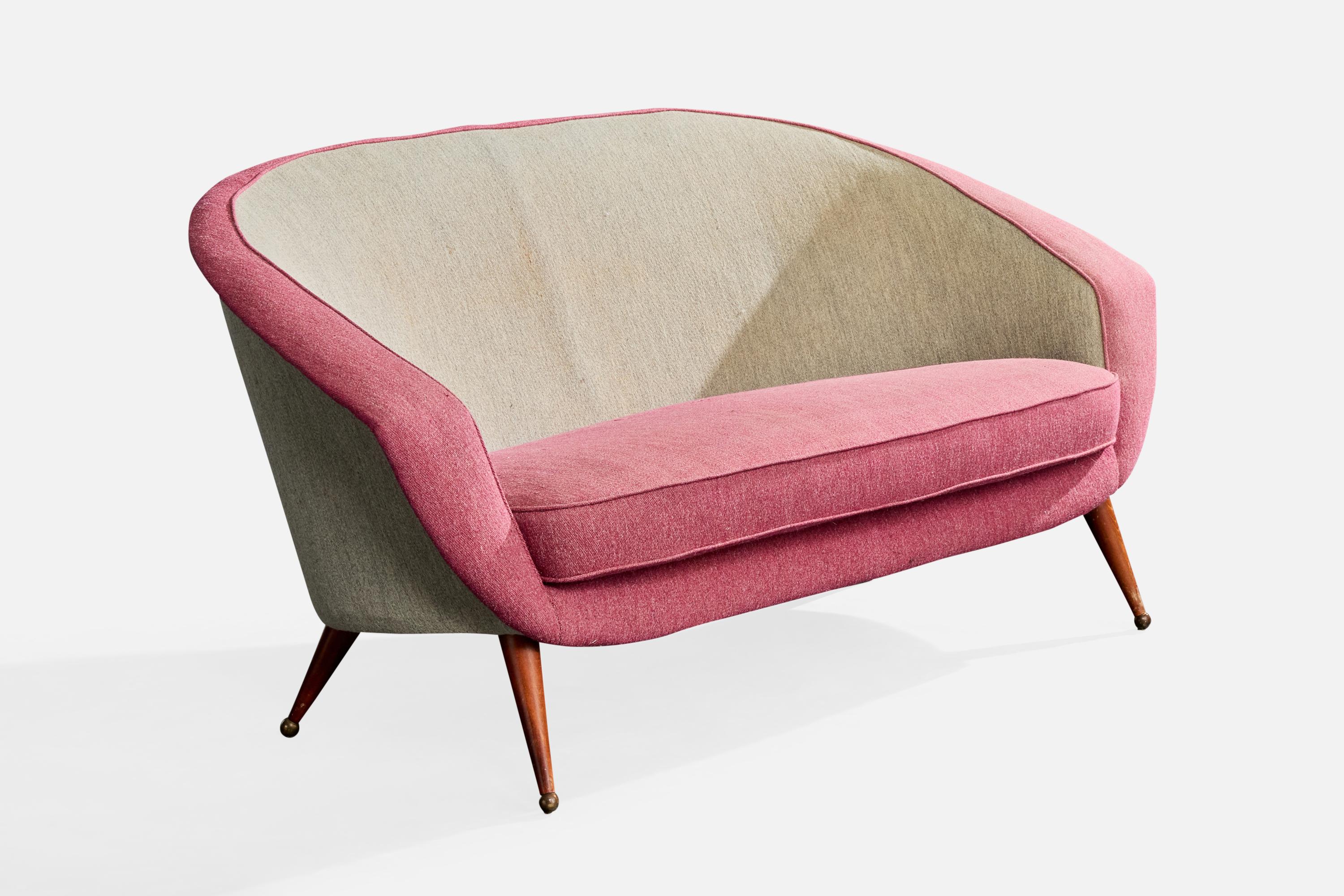 A pink grey fabric, teak and brass sofa or settee, model Tellus, designed by Folke Jansson and produced by SM Wincrantz, Skövde, Sweden, c. 1950s.

Minor staining to fabric backrest.

Minor to moderate scuffing on legs.

Patina brass feet.

Overall