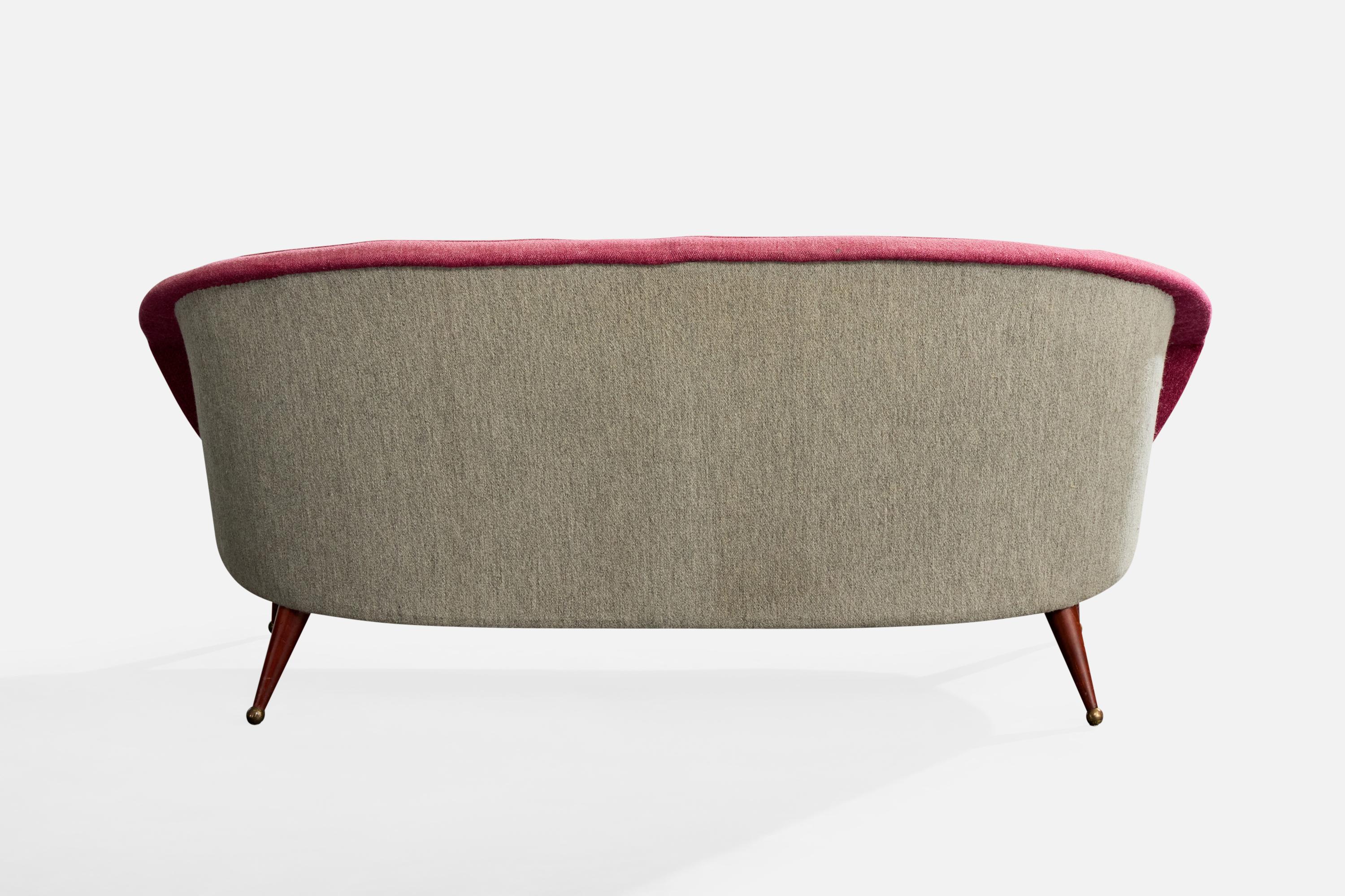 Folke Jansson, Sofa, Fabric, Teak, Brass, Sweden, 1950s en Bastante bueno estado para la venta en High Point, NC