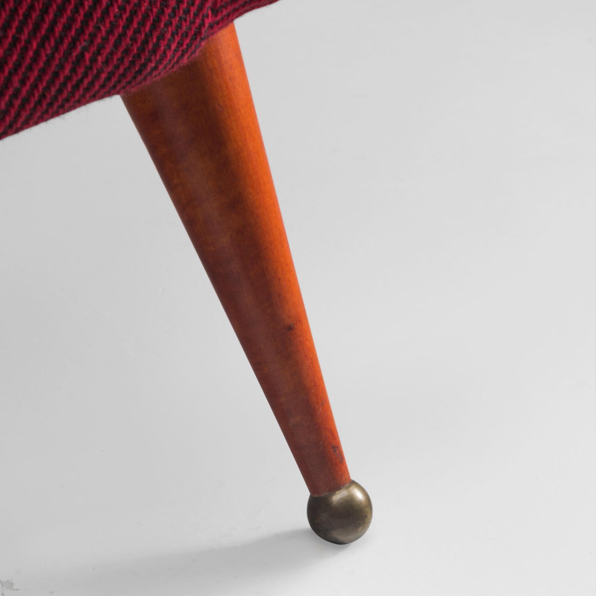 Folke Jansson Sofa „Tellus“ mit roter und grauer Polsterung (Messing) im Angebot