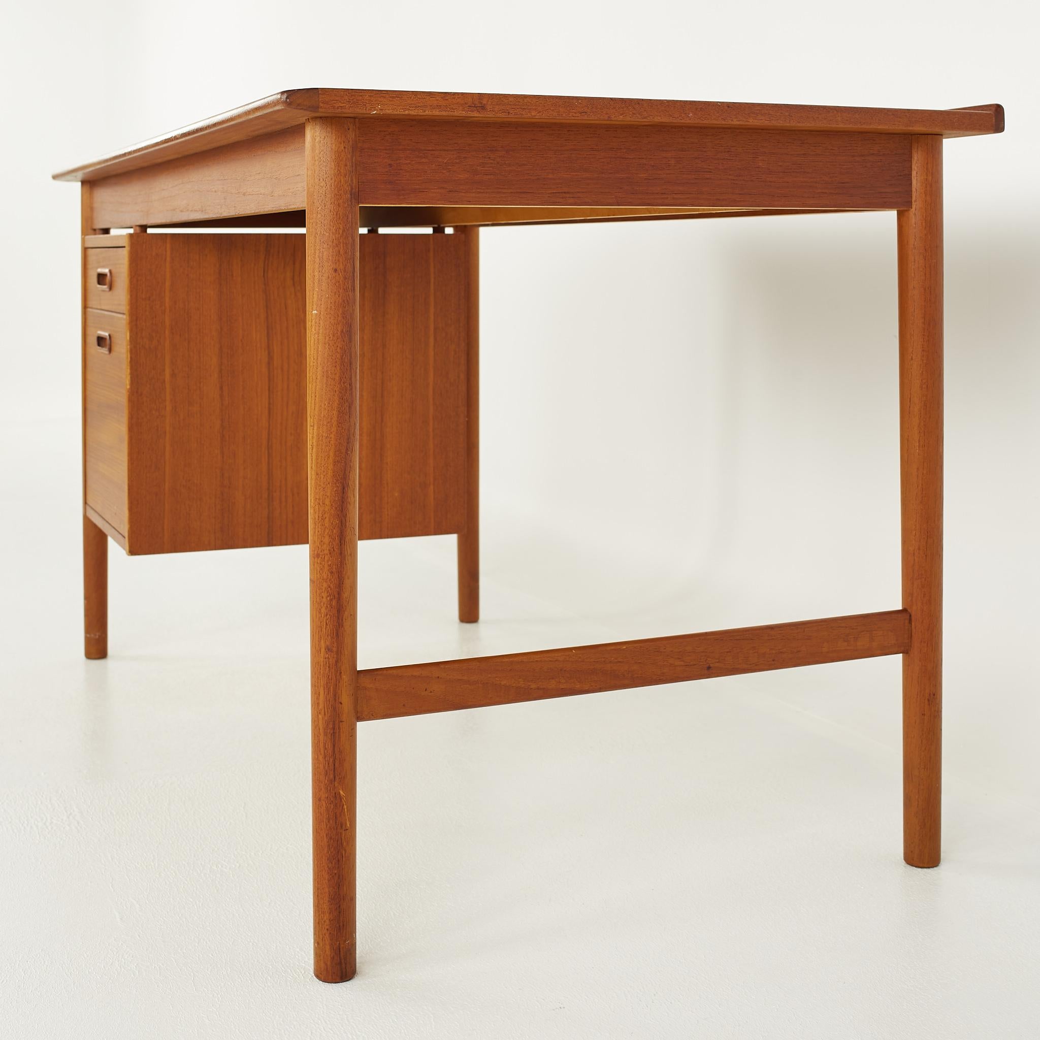Folke Ohlsson for Dux Mid Century Teak Desk In Good Condition In Countryside, IL