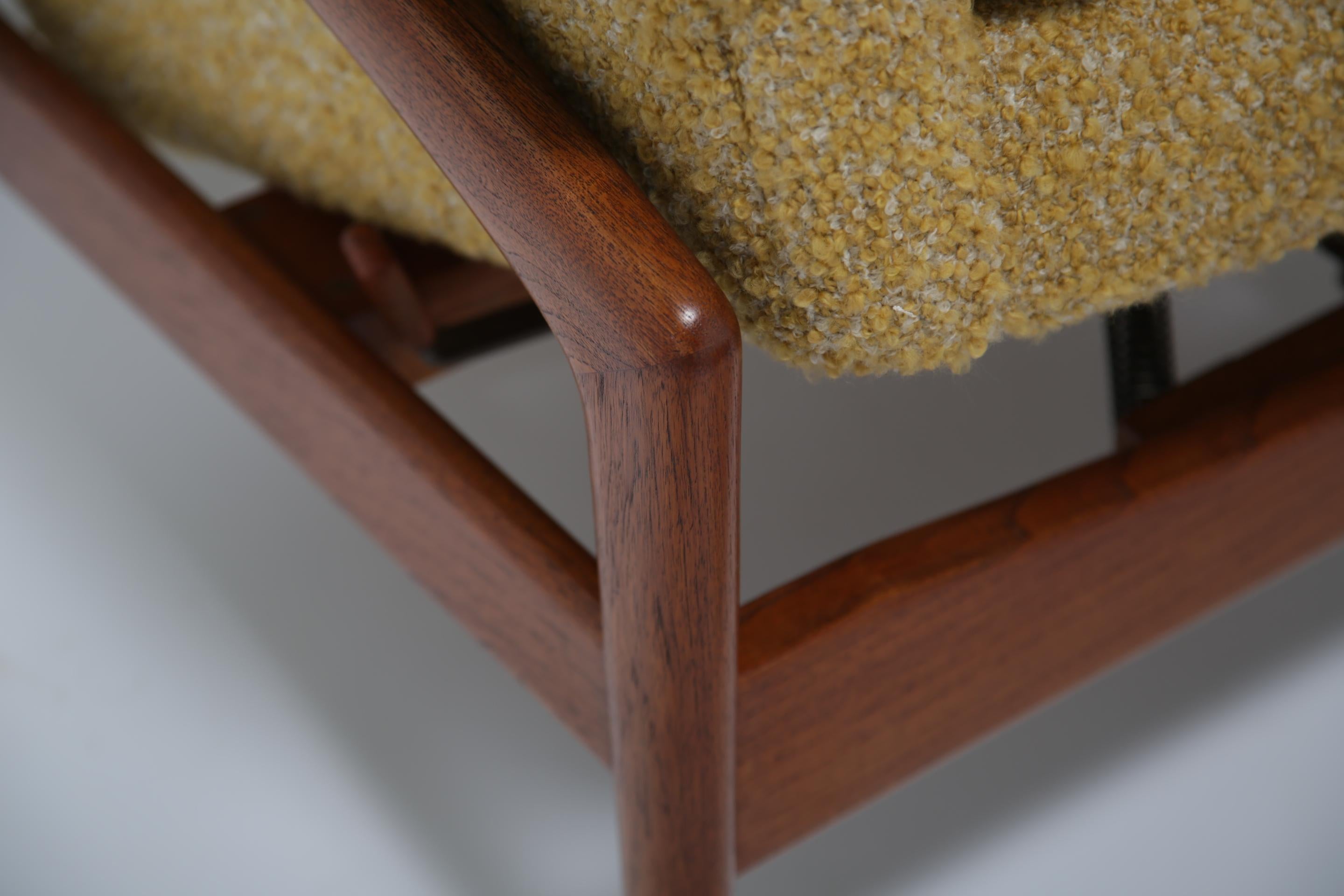 Sedia da salotto e ottomana in teak di Folke Ohlsson del 1960 di Dux con Boucle giallo moderno in vendita 3