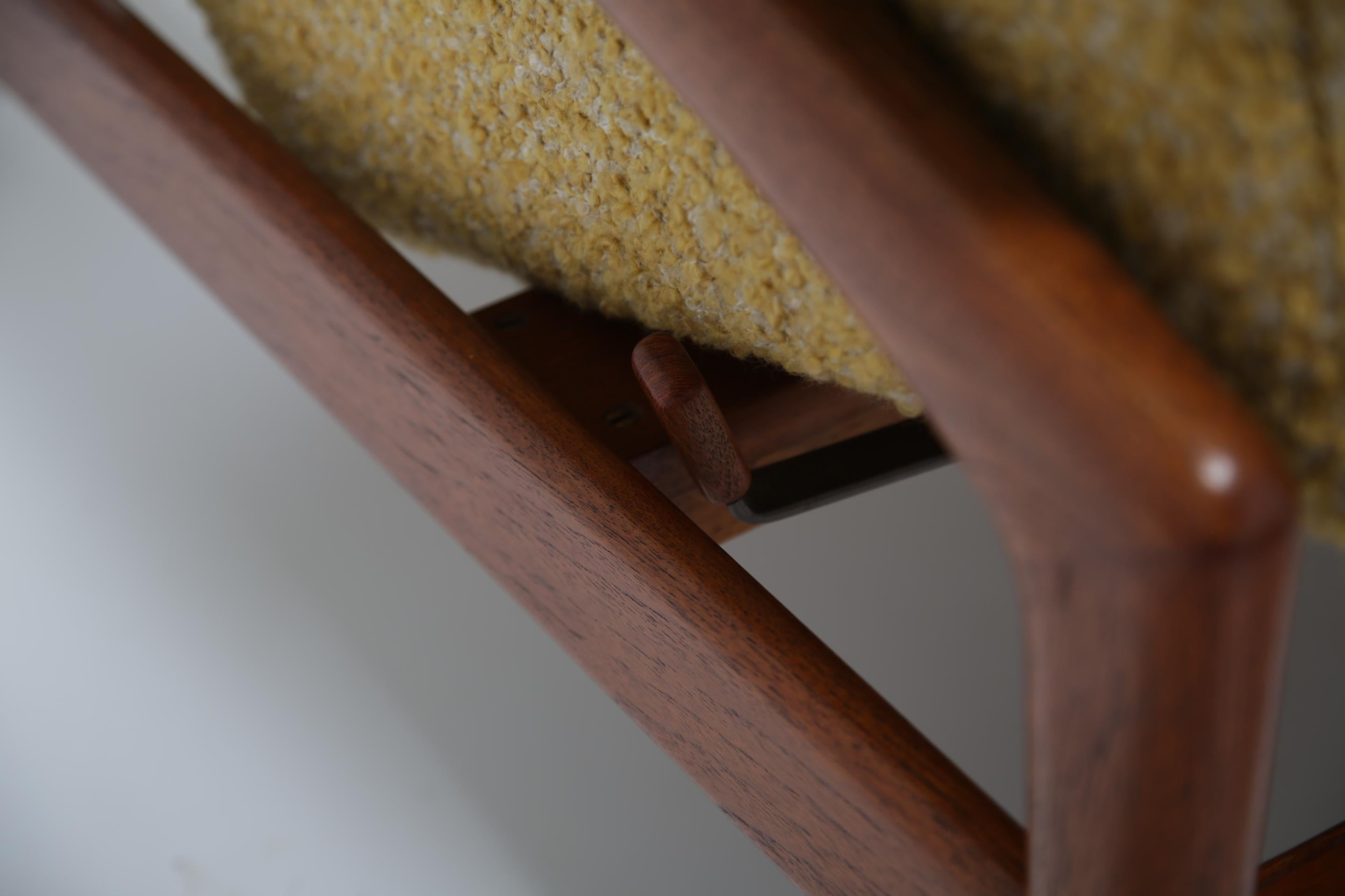 Sedia da salotto e ottomana in teak di Folke Ohlsson del 1960 di Dux con Boucle giallo moderno in vendita 4