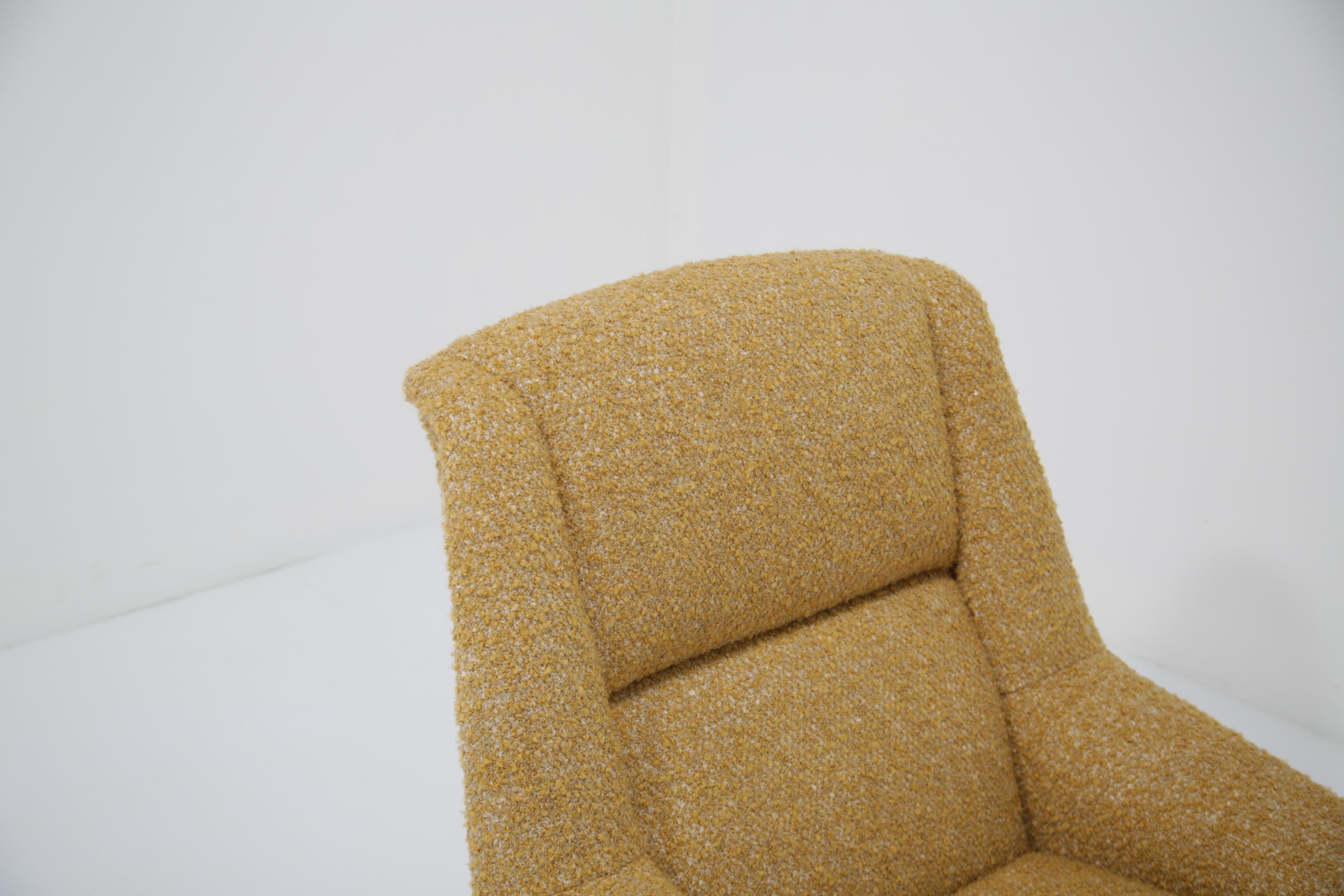 Metà XX secolo Sedia da salotto e ottomana in teak di Folke Ohlsson del 1960 di Dux con Boucle giallo moderno in vendita