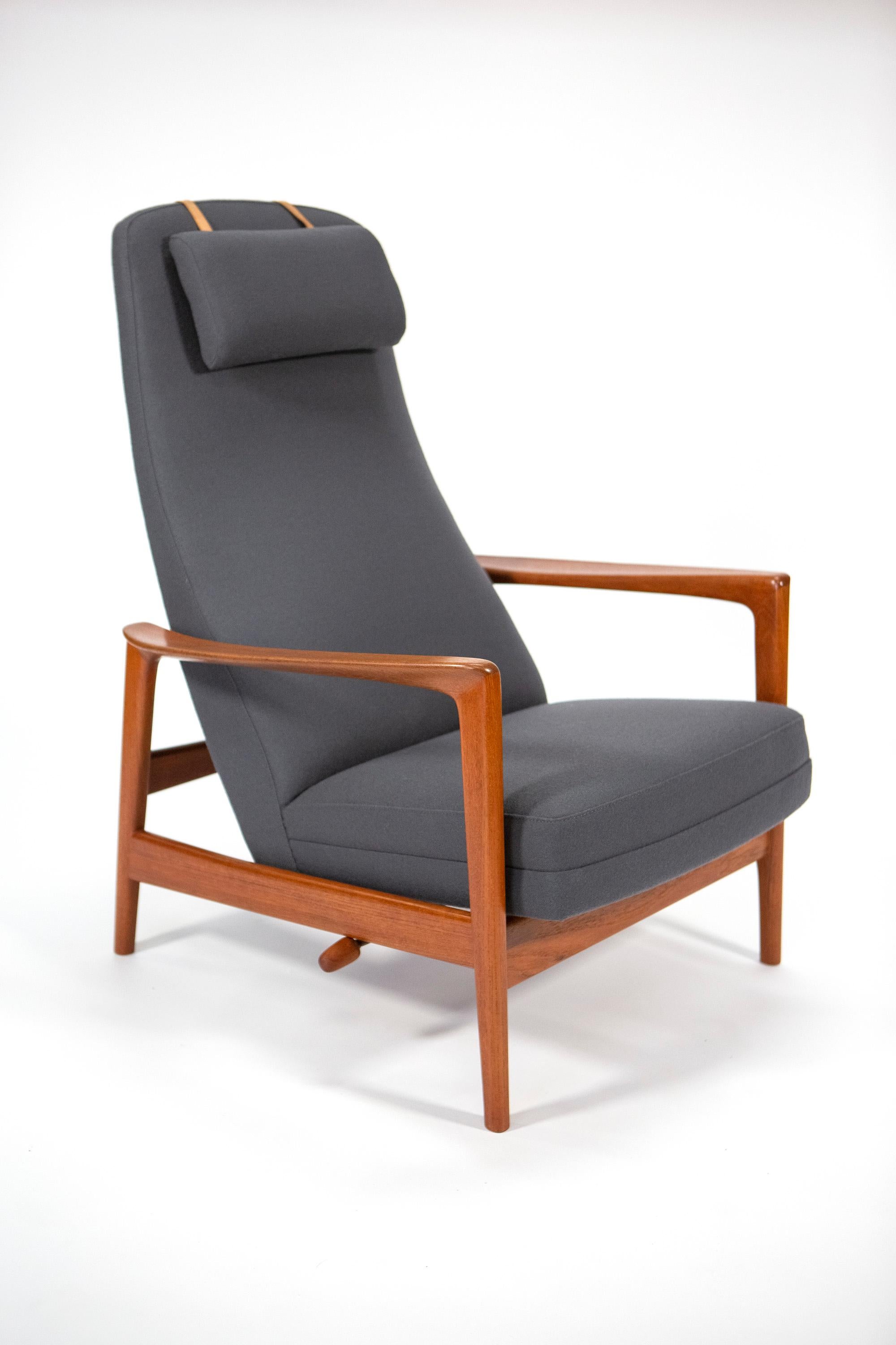 Folke Ohlsson teak 'Duxiesta' Adjustable Arm Chair by DUX - Sweden 1960's In Good Condition For Sale In Los Angeles, CA
