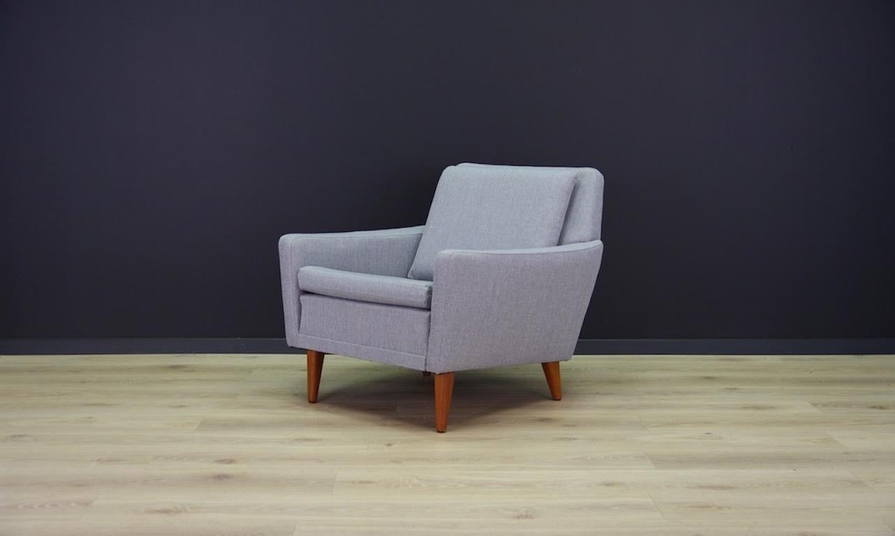 Minimalist armchair of the 1960s-1970s. Beautiful straight line designed by a leading Danish designer Folke Ohlson. Scandinavian design made by DUX. Item upholstered with the new fabric. Preserved in good condition - directly for use.

Price per