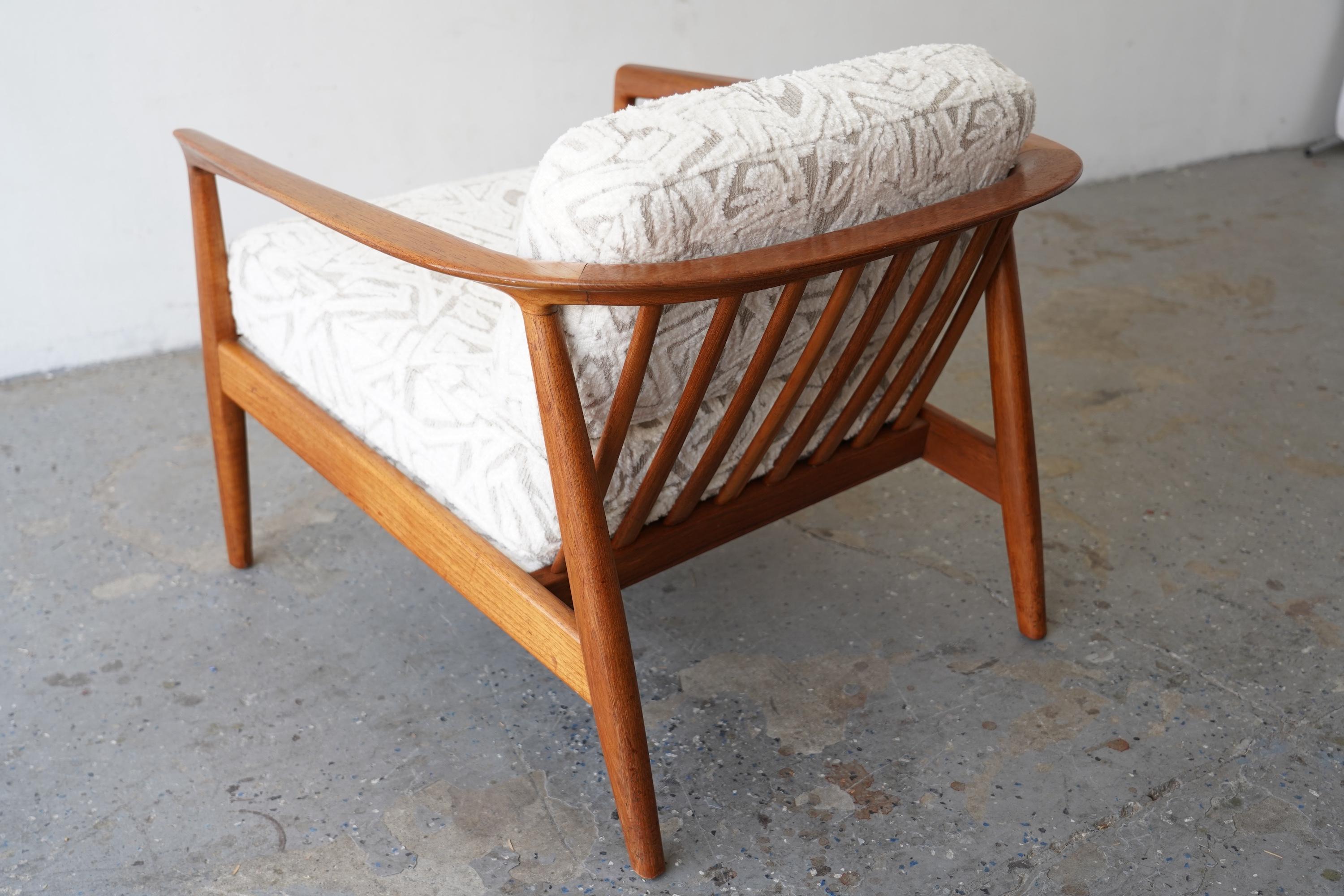 Folke Ohlsson Chaise longue moderne danoise en noyer pour DUX Model No 72-C en vente 9