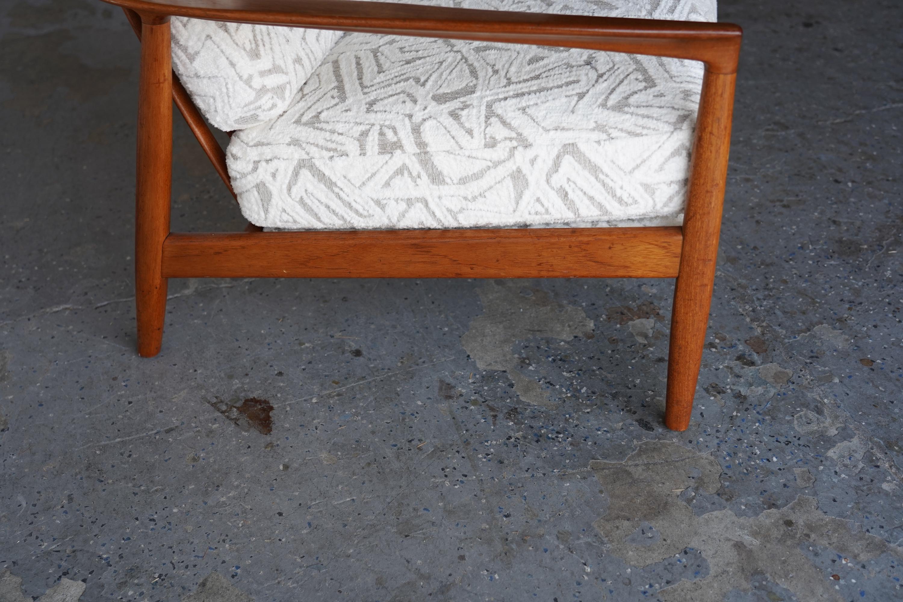 Folke Ohlsson Chaise longue moderne danoise en noyer pour DUX Model No 72-C en vente 13