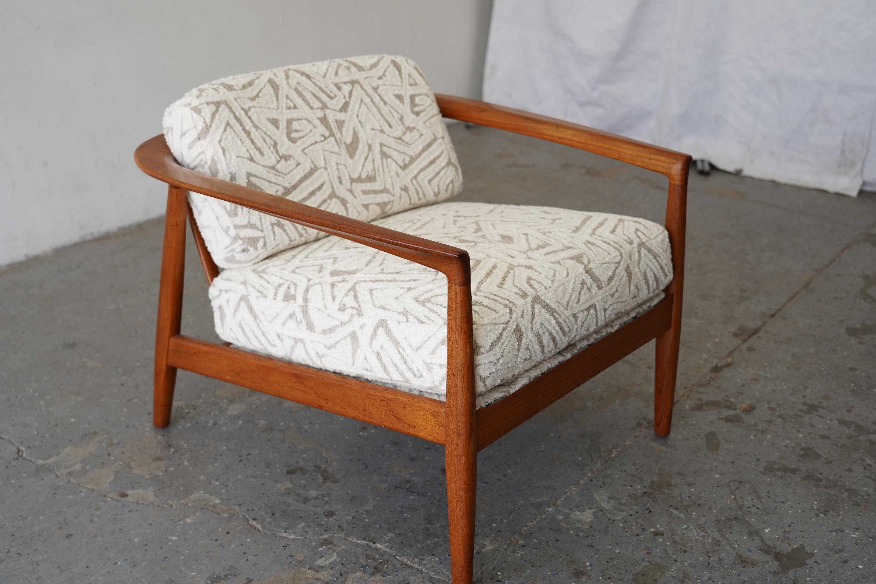 Suédois Folke Ohlsson Chaise longue moderne danoise en noyer pour DUX Model No 72-C en vente