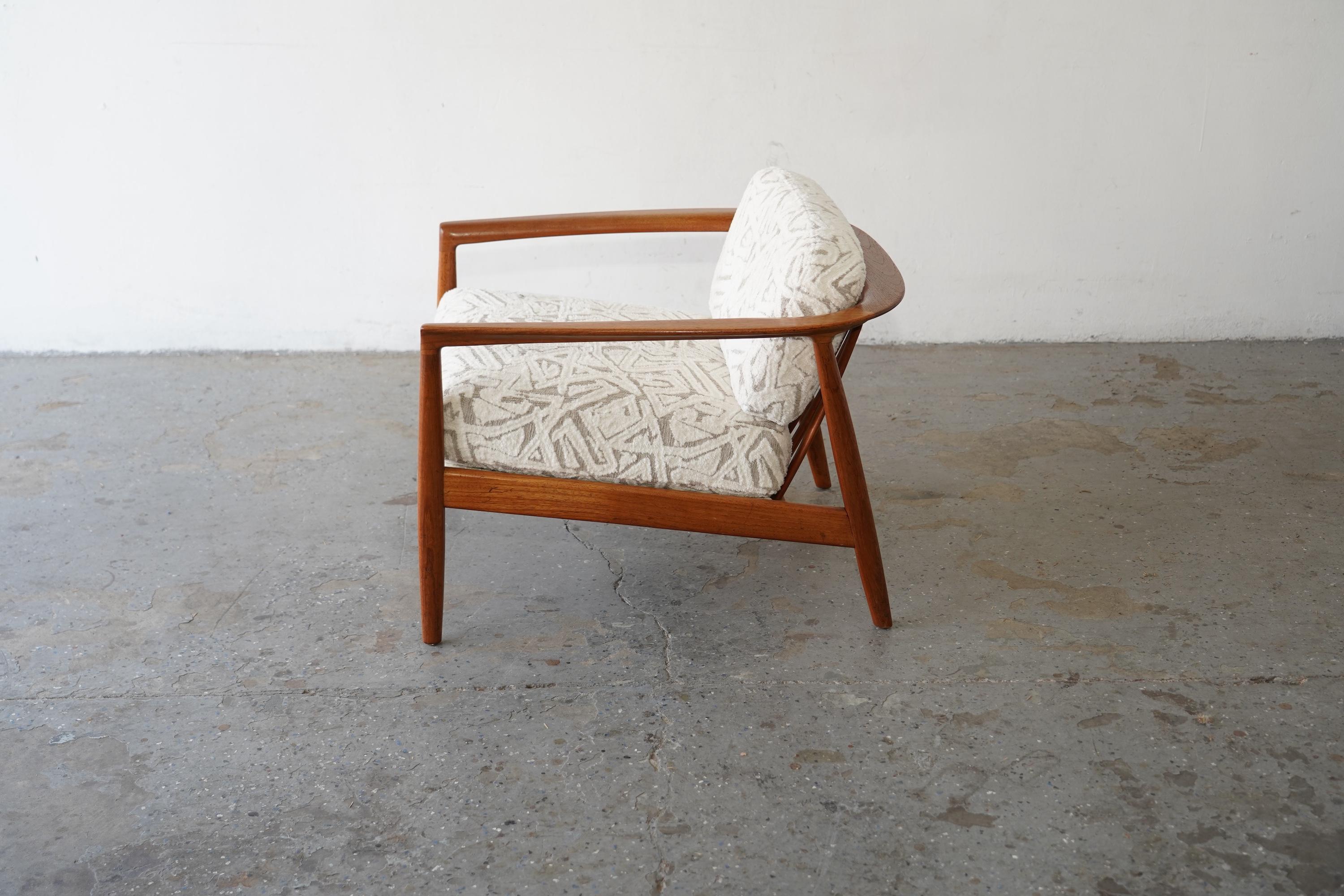Noyer Folke Ohlsson Chaise longue moderne danoise en noyer pour DUX Model No 72-C en vente