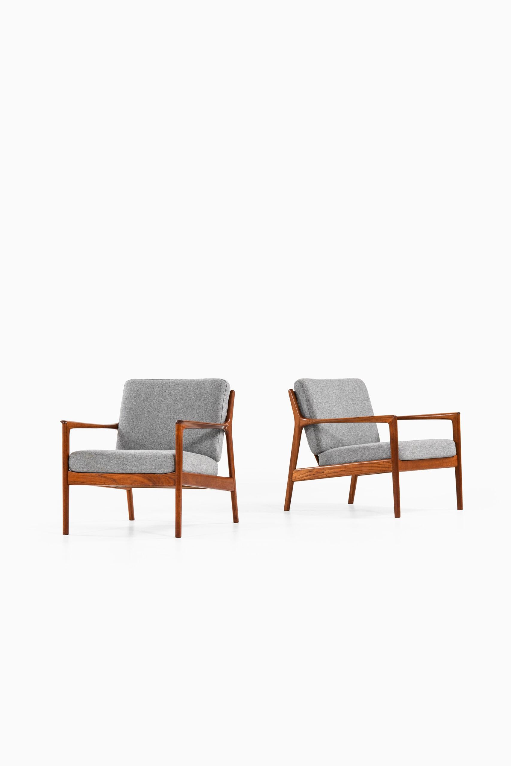 Pair of easy chairs model USA 75 designed by Folke Ohlsson. Produced by DUX in Sweden.