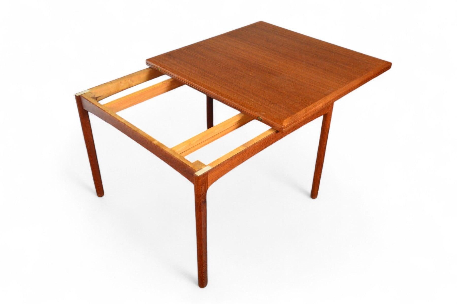 Mid-Century Modern Folke Ohlsson table de salle à manger extensible en teck en vente