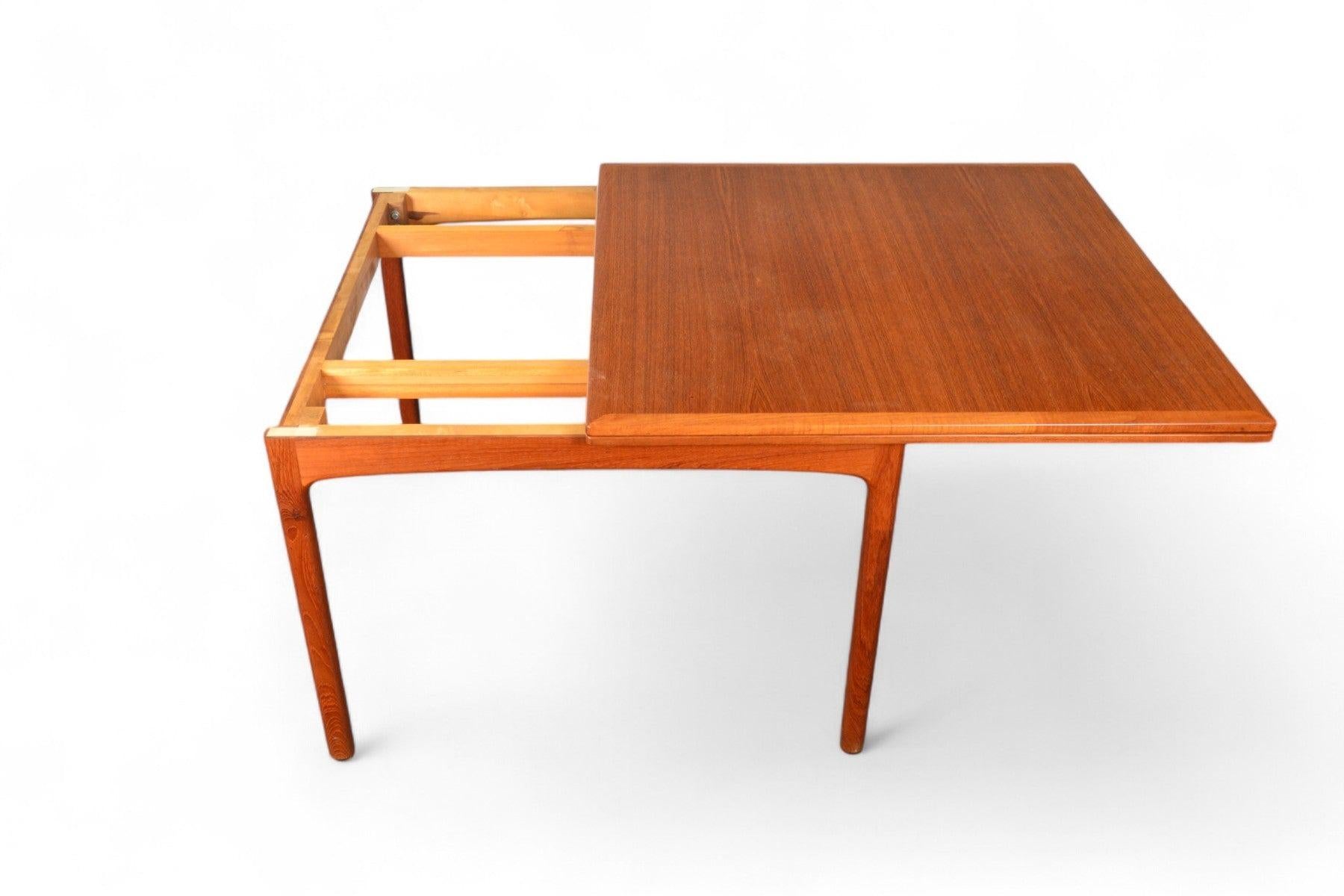Teck Folke Ohlsson table de salle à manger extensible en teck en vente