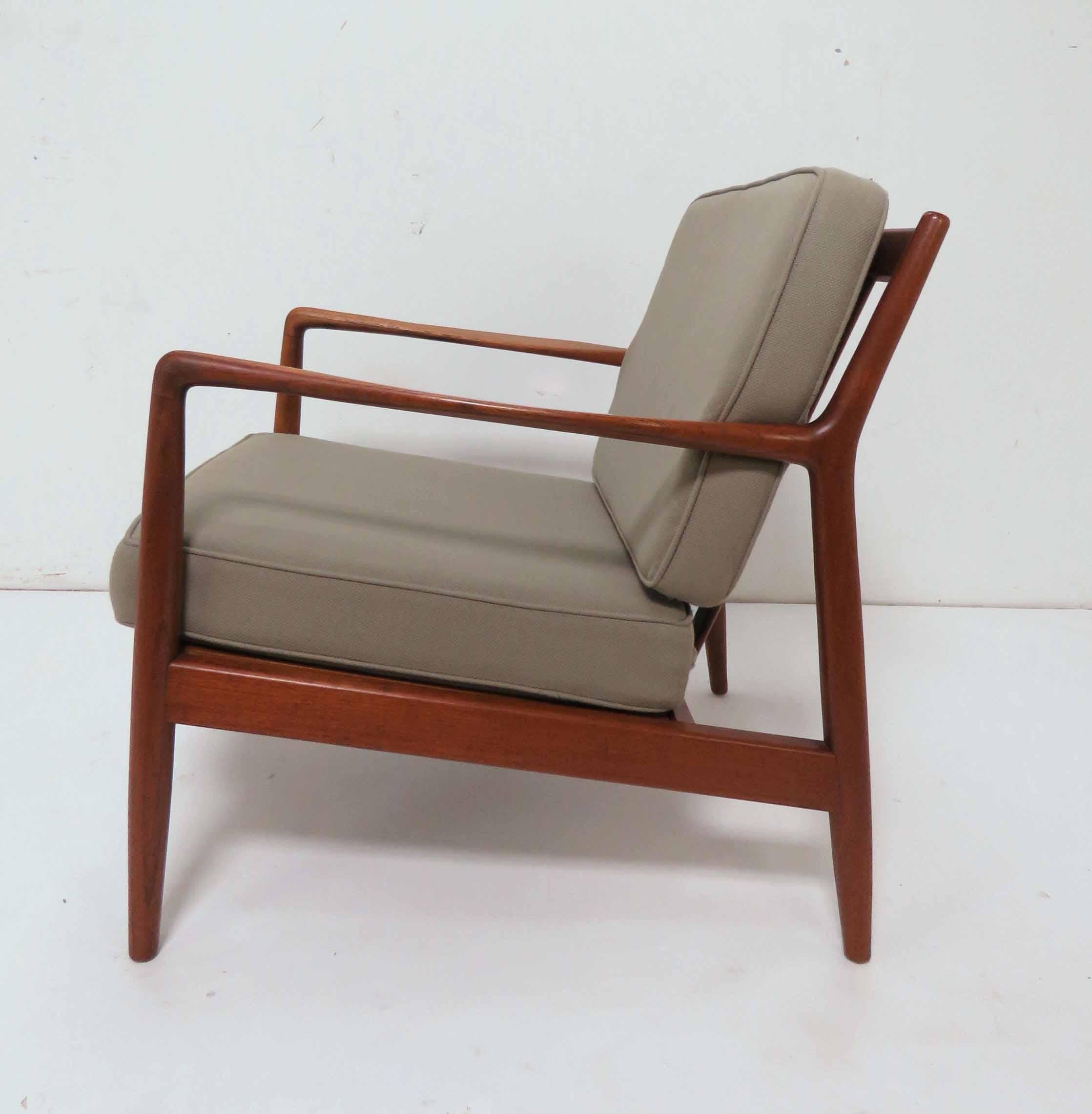 dux lounge chair
