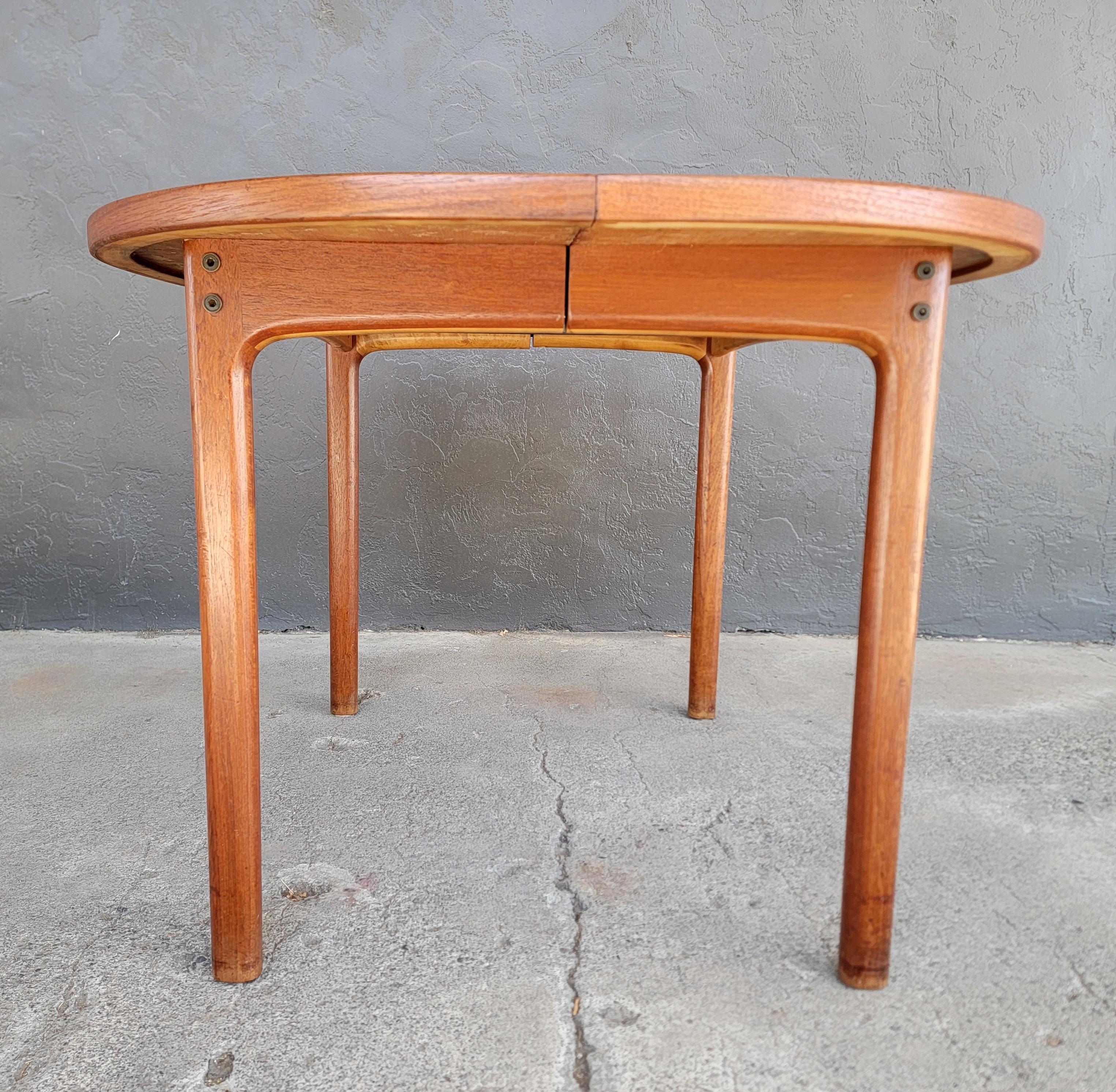 Folke Ohlsson for DUX Expanding Teak Dining Table Oval In Good Condition For Sale In Fulton, CA