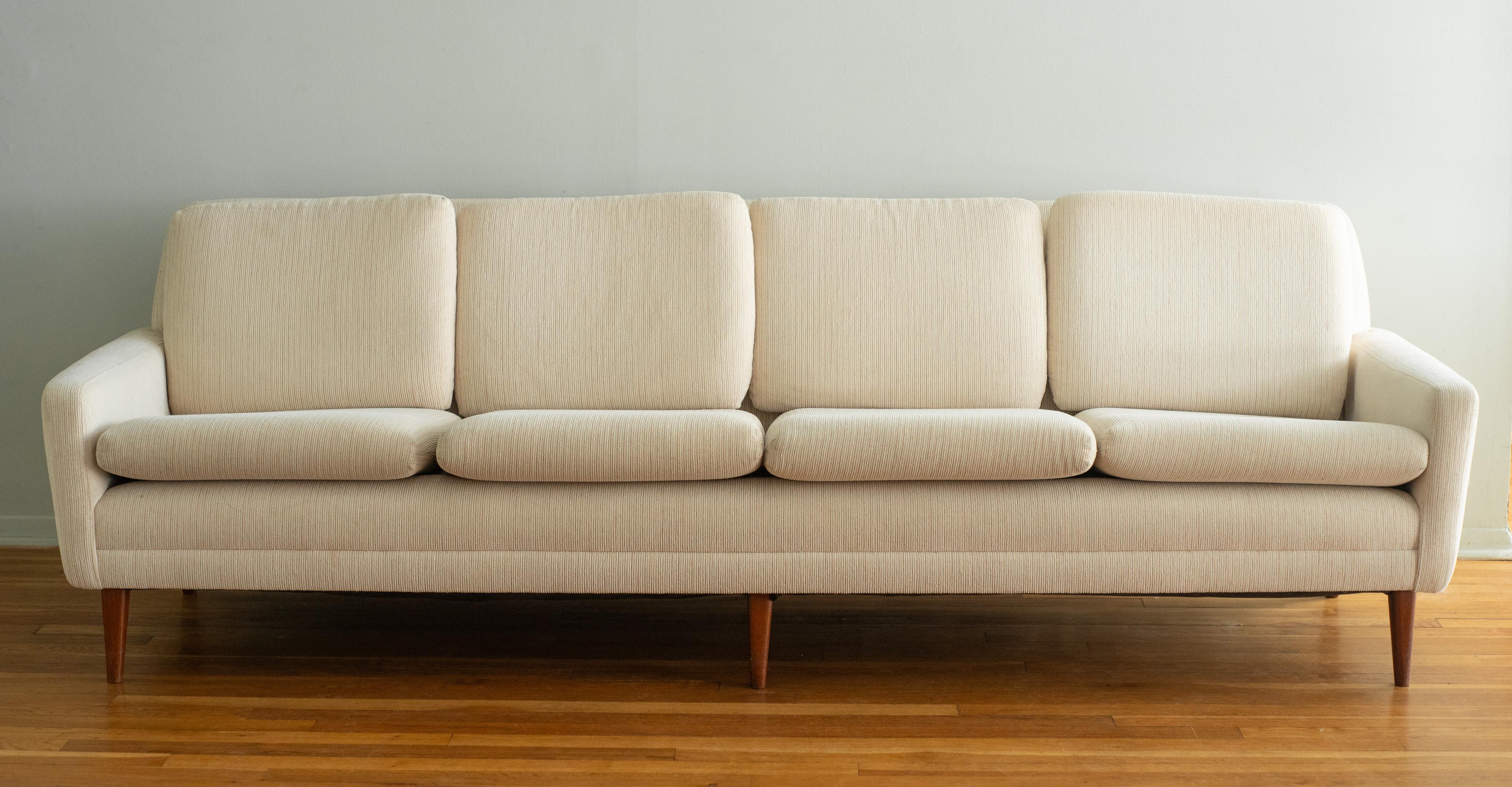 From the fine Swedish manufacturer DUX, this sofa was designed by Folke Ohlsson, renowned for his sophisticated, modern, and approchable style. Well-built, with strong lines and arms that wrap around to the back of the sofa, it features its original