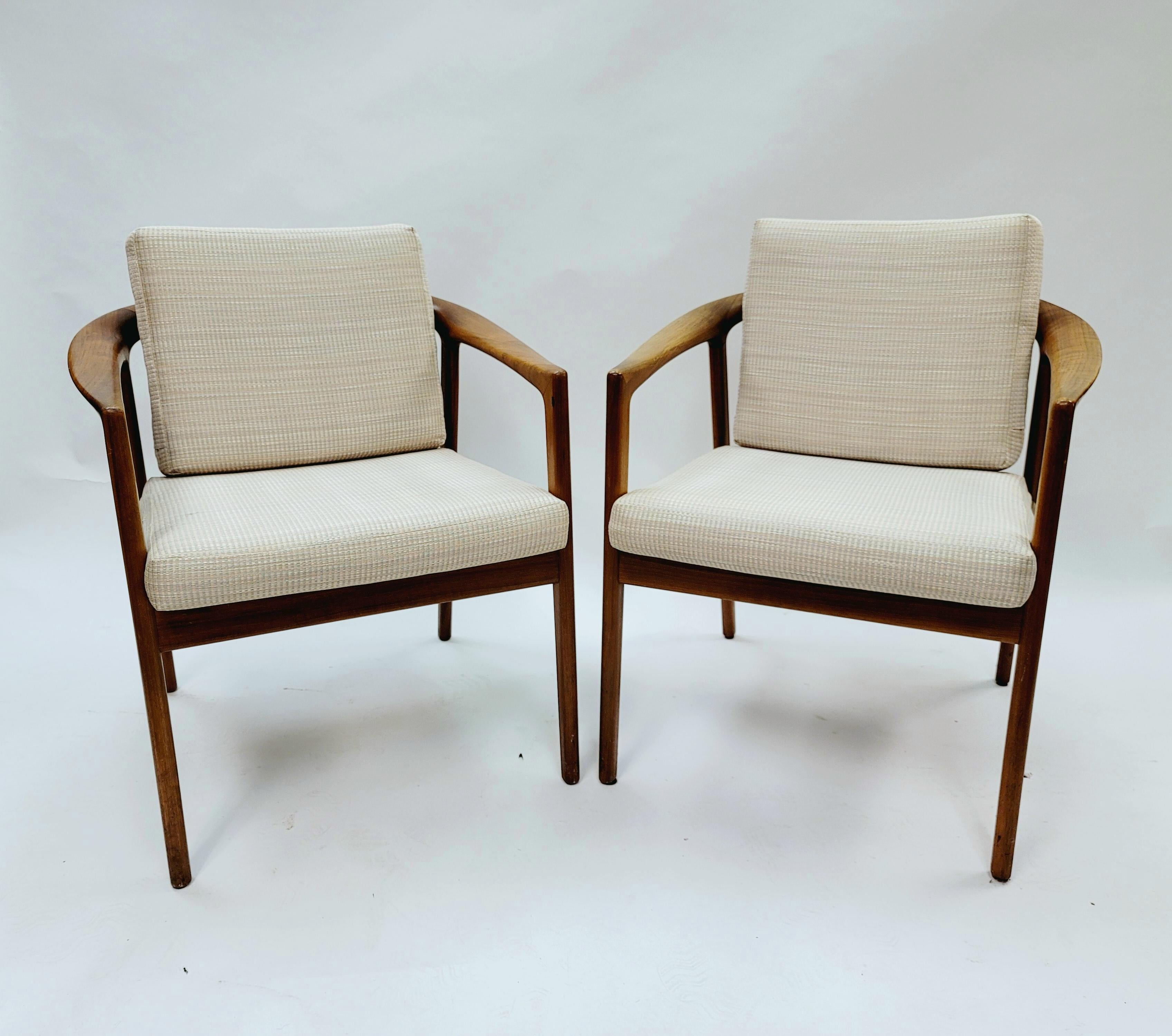 Folke Ohlsson for DUX Furniture Pair of Armchairs In Good Condition In Southampton, NJ