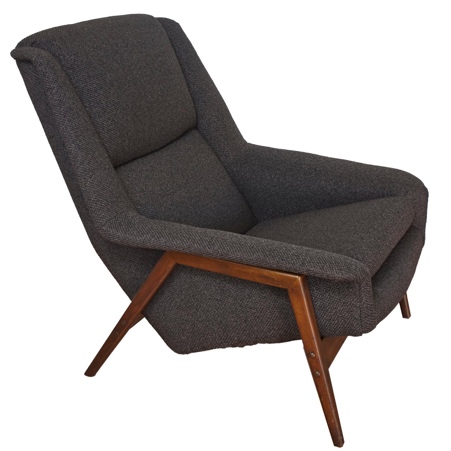 Beautiful charcoal grey DUX lounge chair, designed by Folke Ohlsson.
Reupholstered with charcoal grey Kravet fabric. New foam.
Ready to use in any interior.