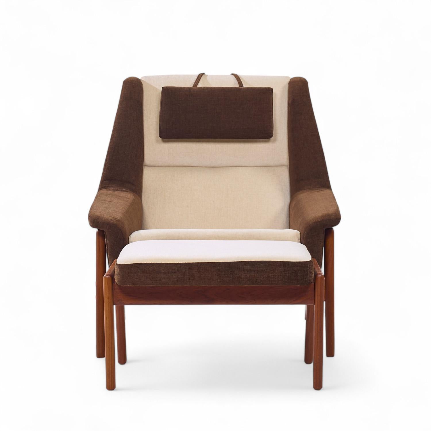 Folke Ohlsson für Dux Mid Century Swedish Profil Lounge Chair und Ottoman

Der Stuhl misst: 33,5 breit x 35 tief x 36 hoch, mit einer Sitzhöhe von 16 Zoll und Armhöhe/Stuhlabstand von 18 Zoll
Die Ottomane misst: 17,5 breit x 24,75 tief x 15 Zoll