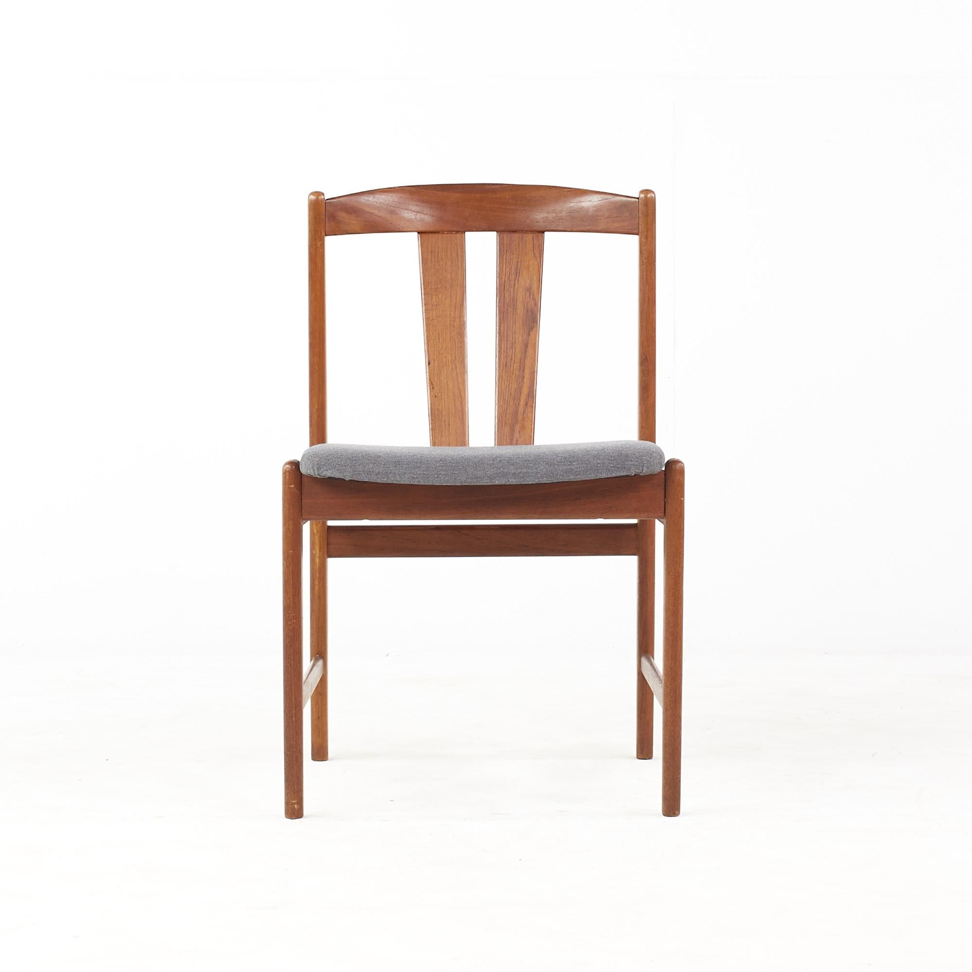 Folke Ohlsson for Dux Mid Century Teak Wishbone Dining Chairs - Set of 4 In Good Condition For Sale In Countryside, IL