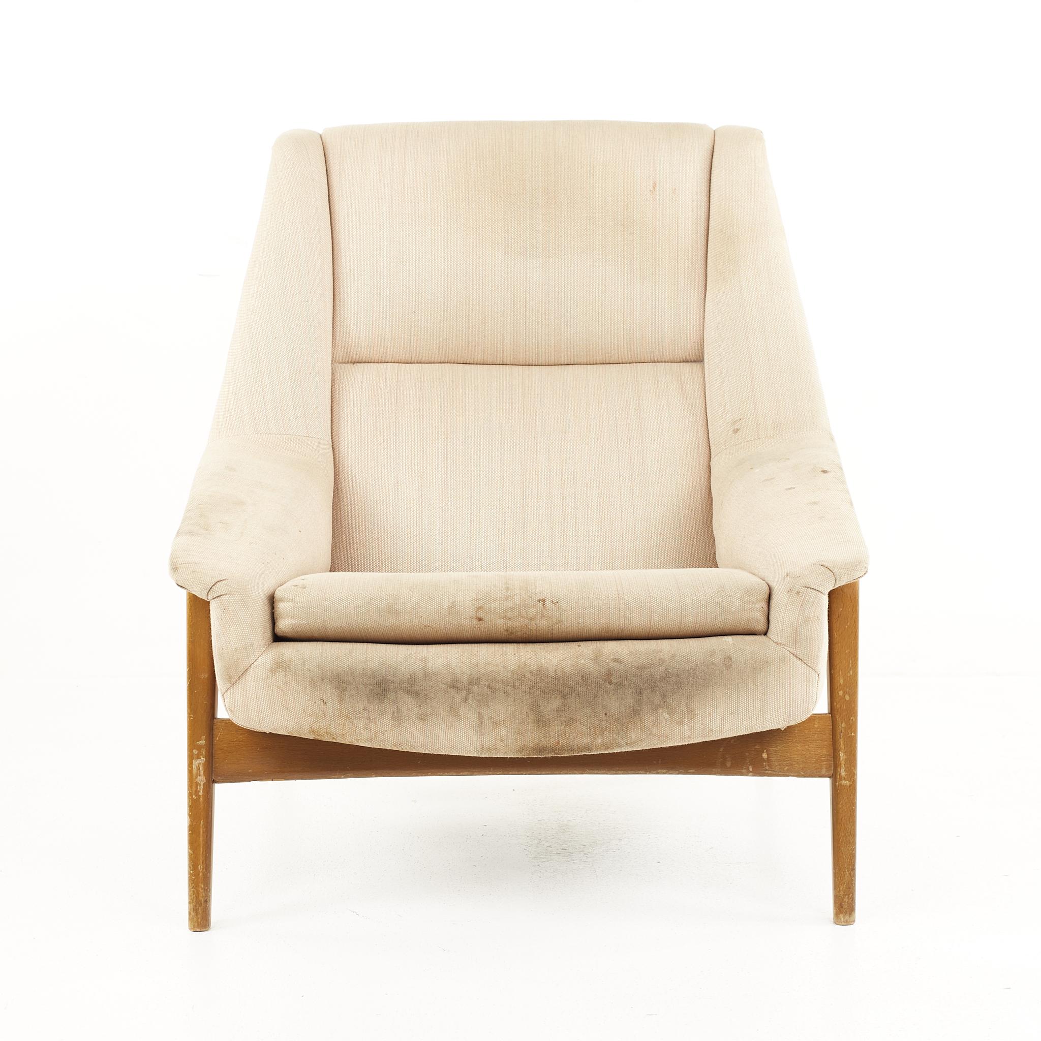 Folke Ohlsson for DUX mid century walnut lounge chair

The chair measures: 34 wide x 32 deep x 37.5 high, with a seat height of 16 inches and arm height of 19 inches 

Ready for new upholstery. This service is available for an additional