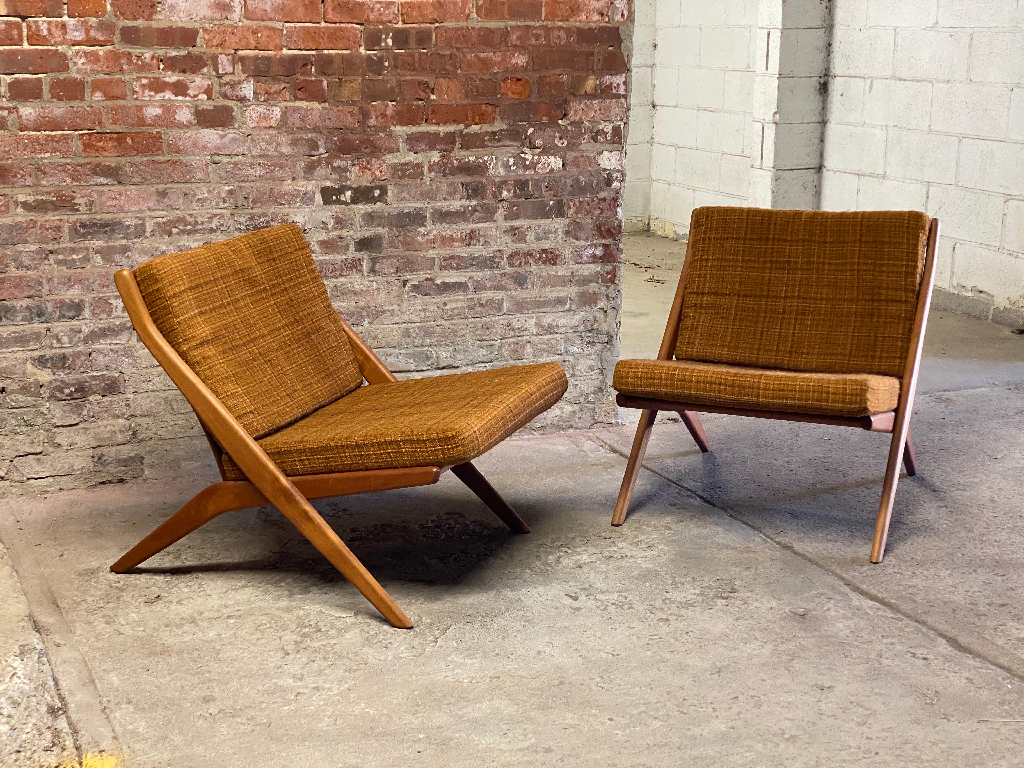 Scandinave moderne Folke Ohlsson paire de chaises ciseaux en teck pour Dux of Sweden