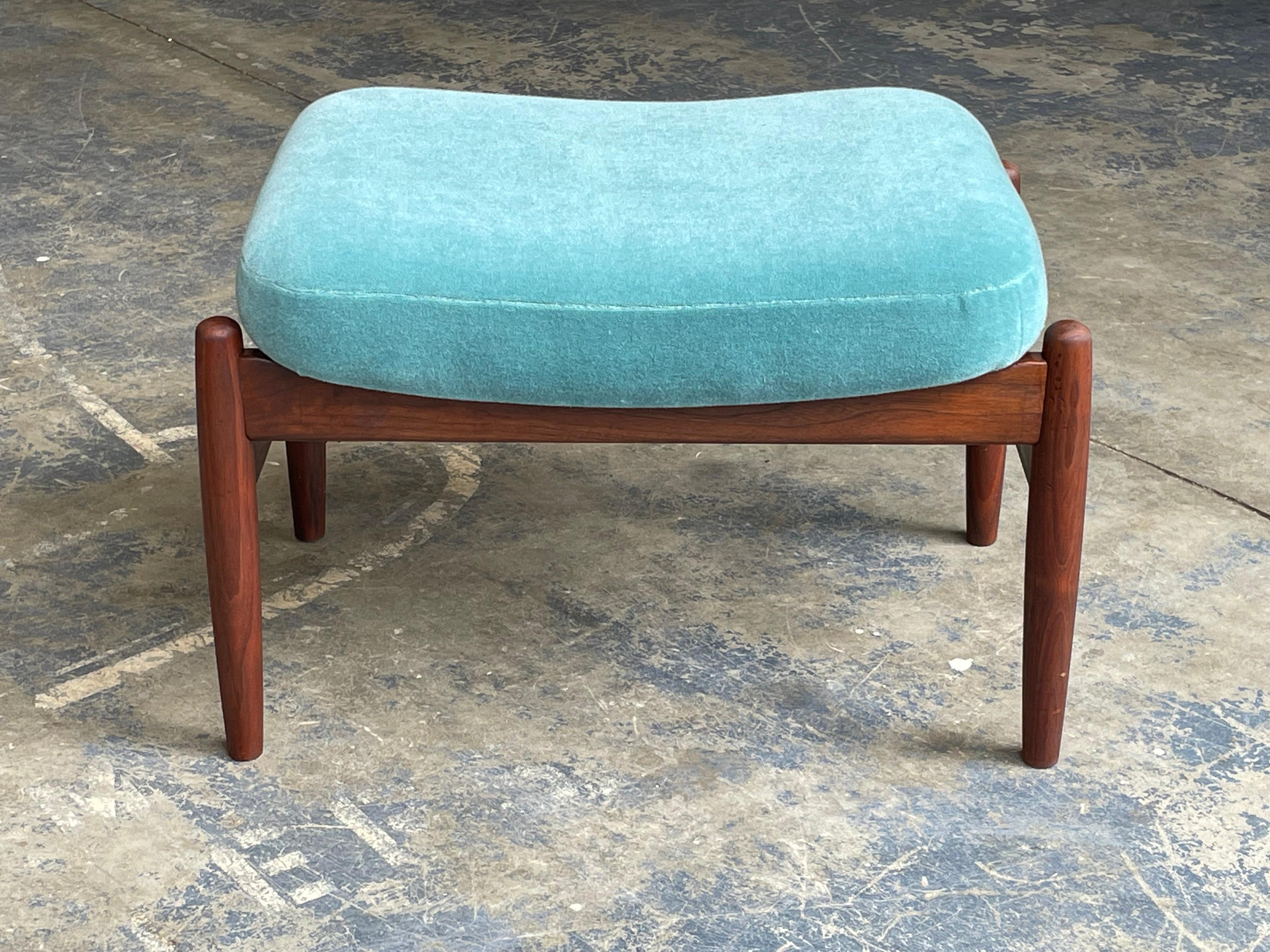 Wonderful ottoman/ stool designed by Folke Ohlsson. Refinished walnut frame, newly upholstered in Mohair.