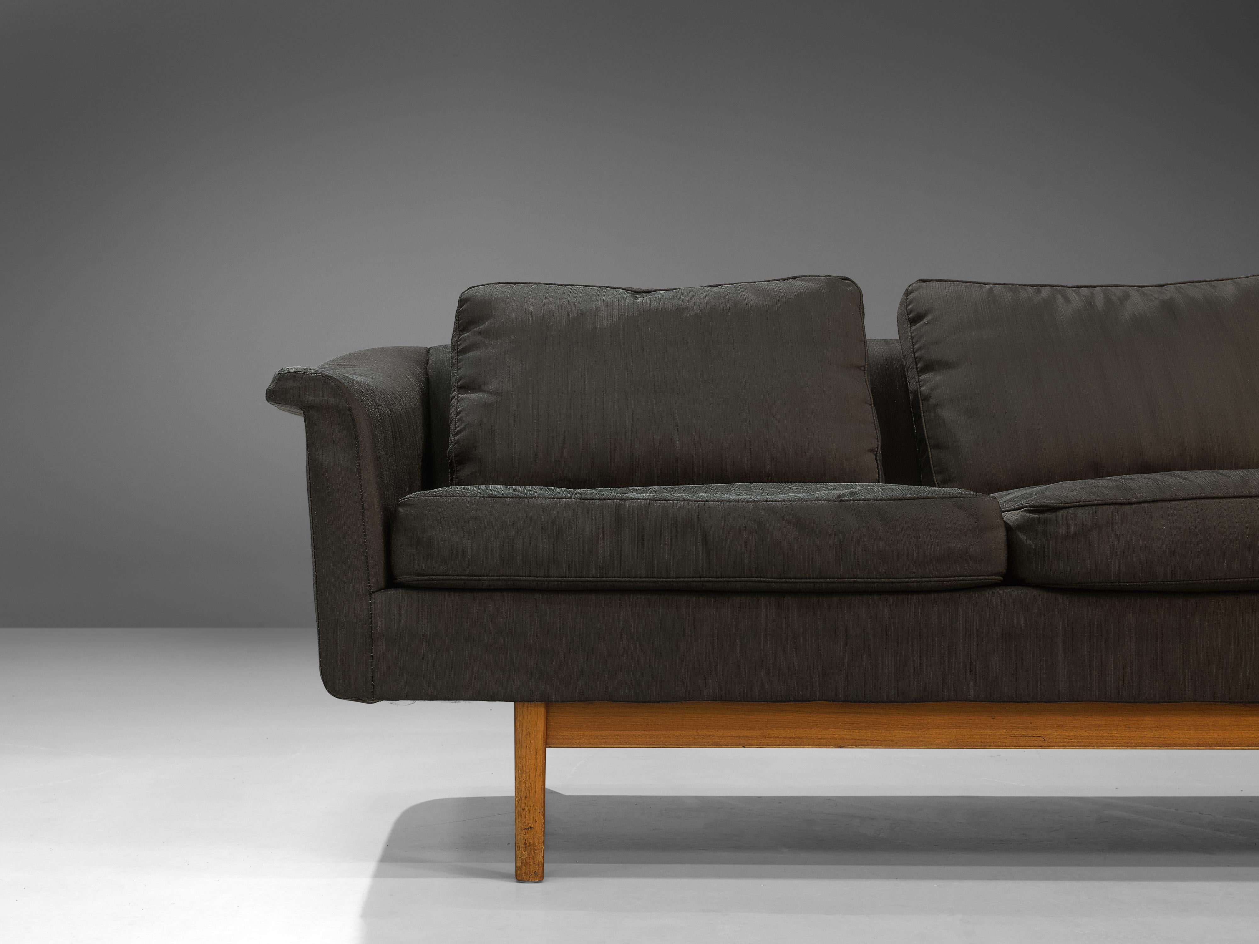Scandinavian Modern Folke Ohlsson for Dux ‘Passadena’ Sofa in Grey Upholstery and Walnut  For Sale
