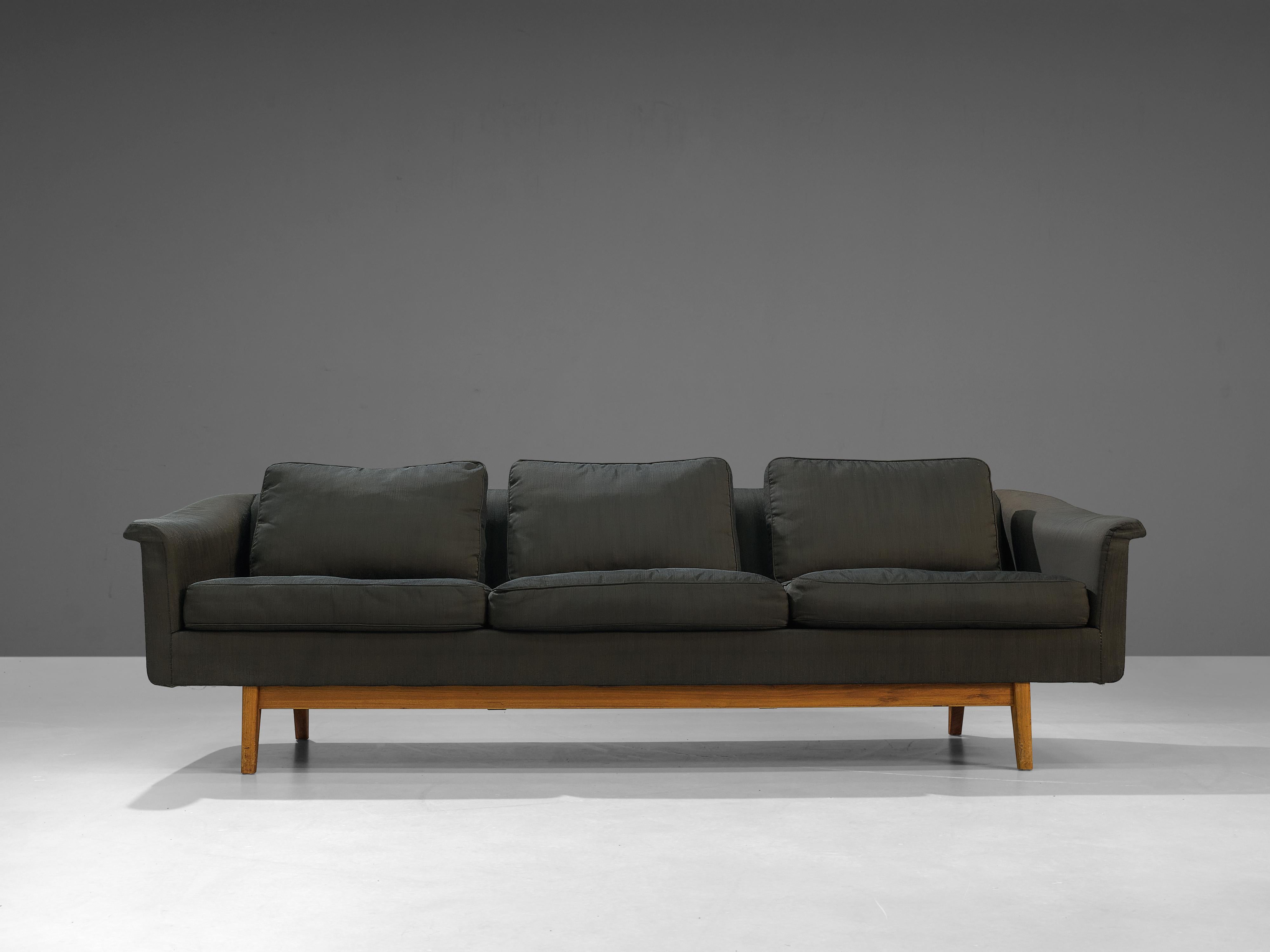 Folke Ohlsson for Dux ‘Passadena’ Sofa in Grey Upholstery and Walnut  For Sale 2
