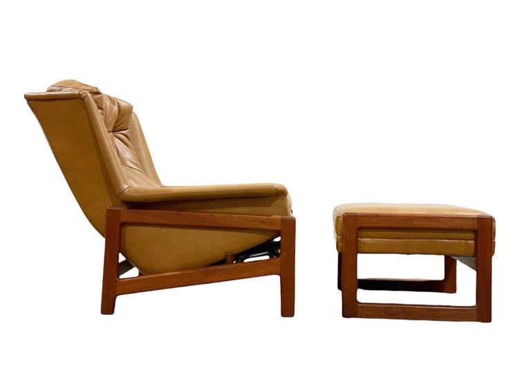 Folke Ohlsson for DUX Reclining Lounge Chair + Ottoman in Leather + Walnut  In Good Condition In Decatur, GA
