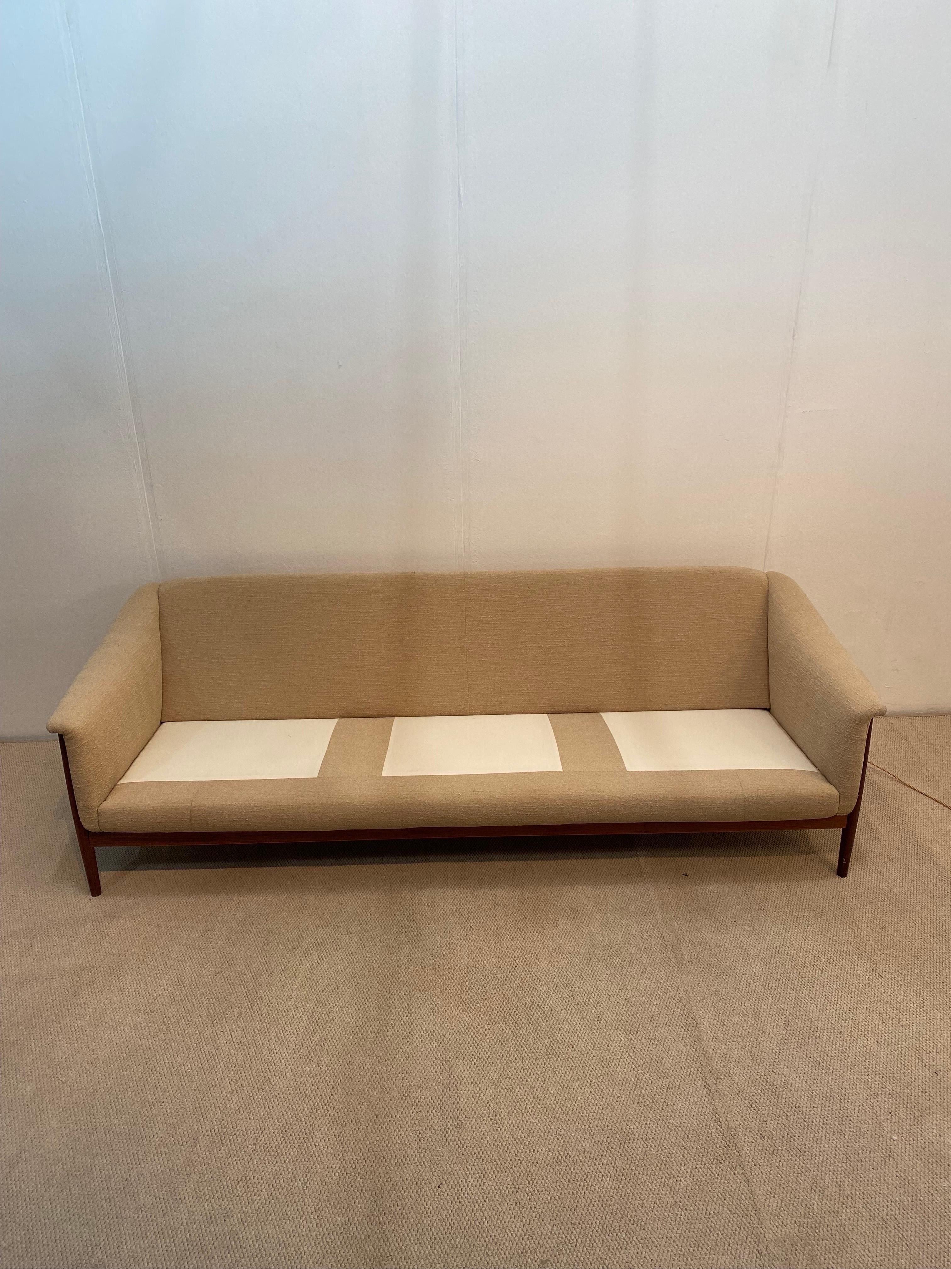 Folke Ohlsson for Dux Sweden Mid Century Modern Sofa 1960s Boucle  12