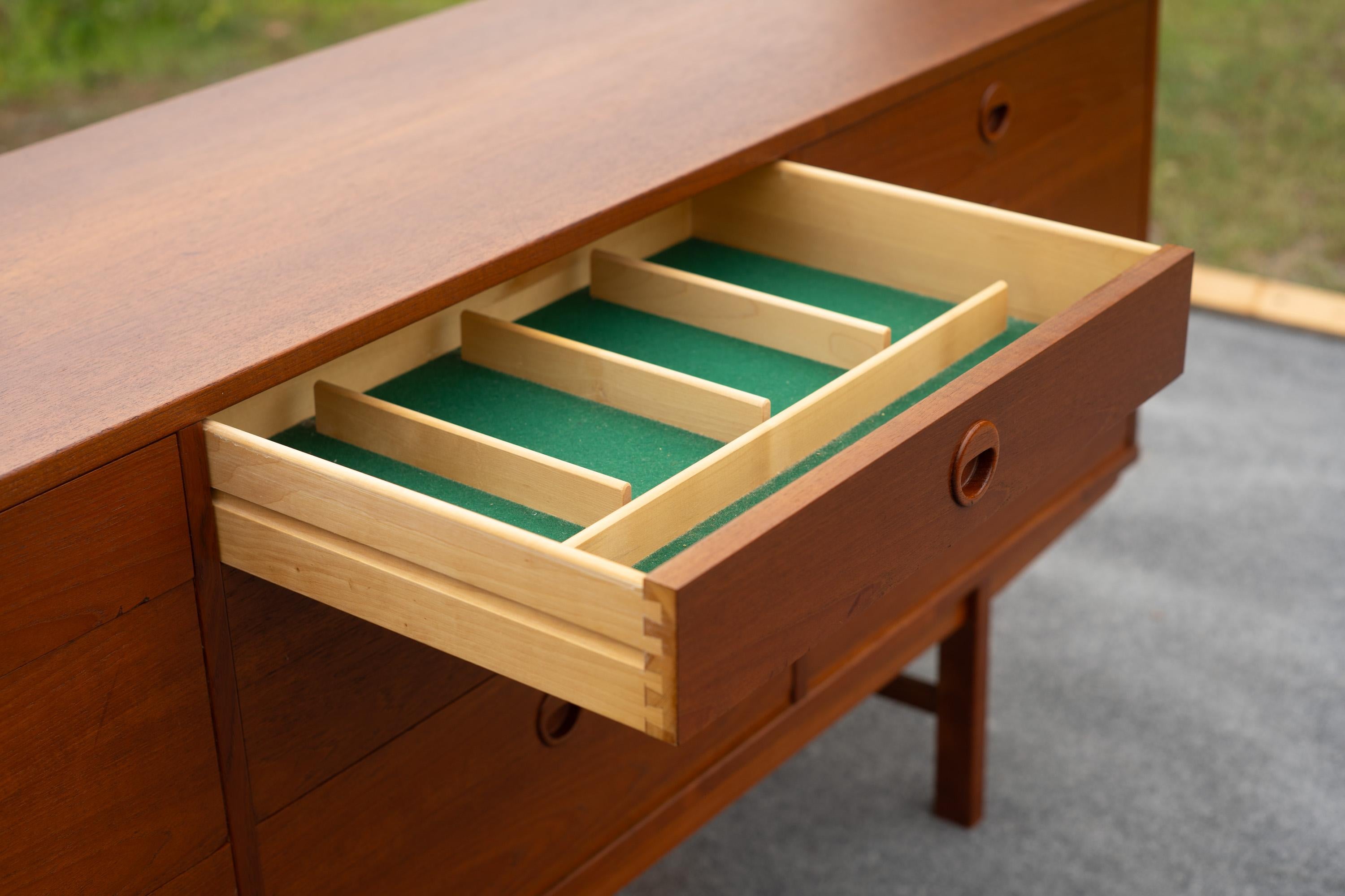 Folke Ohlsson for DUX Swedish Teak 9-Drawer Mid Century Modern Dresser Sideboard For Sale 14