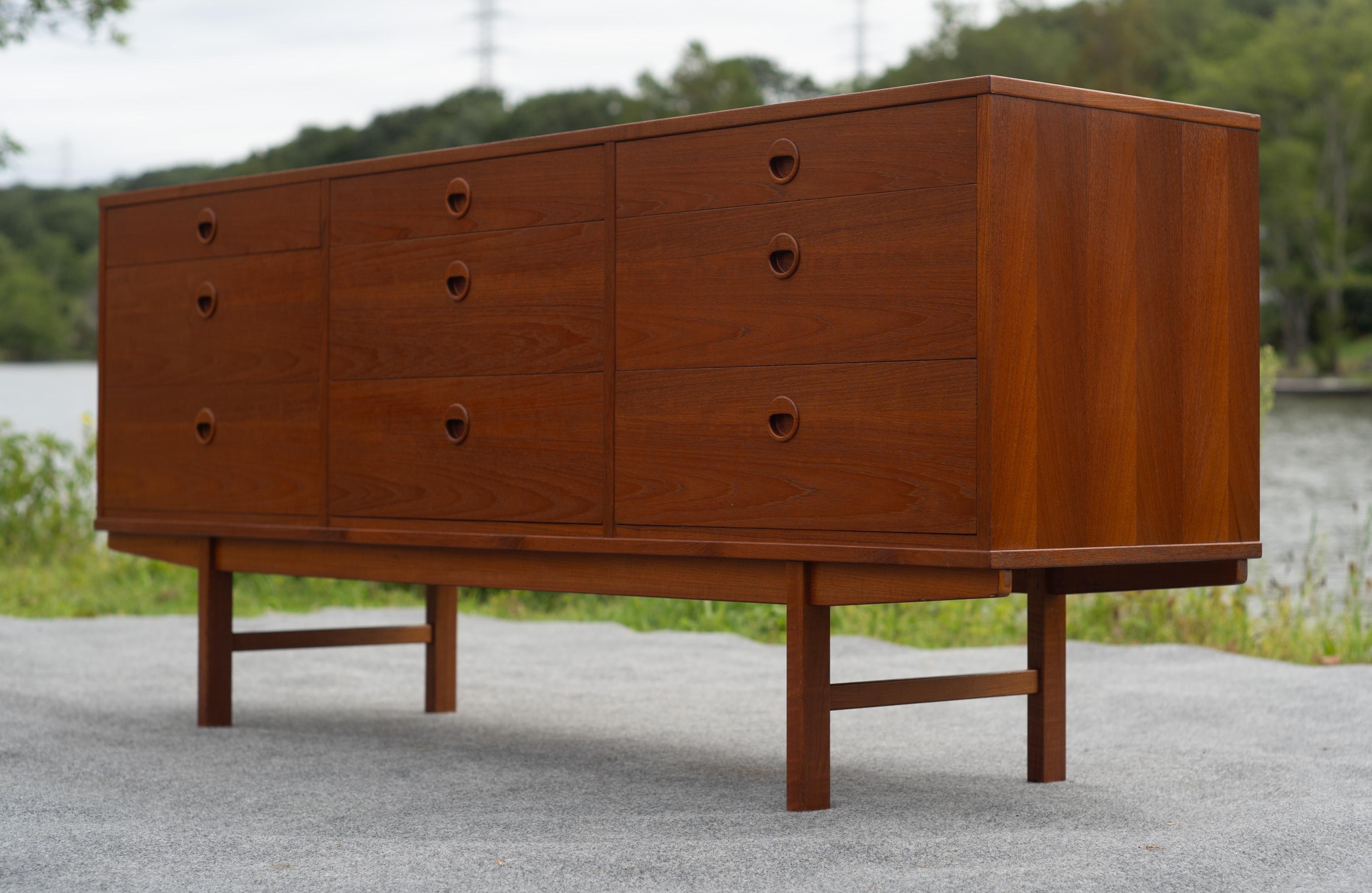 Folke Ohlsson for DUX Swedish Teak 9-Drawer Mid Century Modern Dresser Sideboard For Sale 2