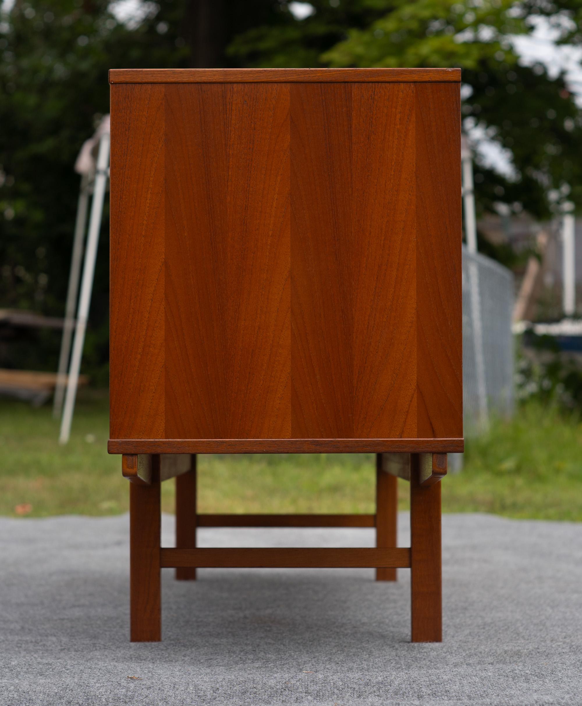 Folke Ohlsson for DUX Swedish Teak 9-Drawer Mid Century Modern Dresser Sideboard For Sale 3