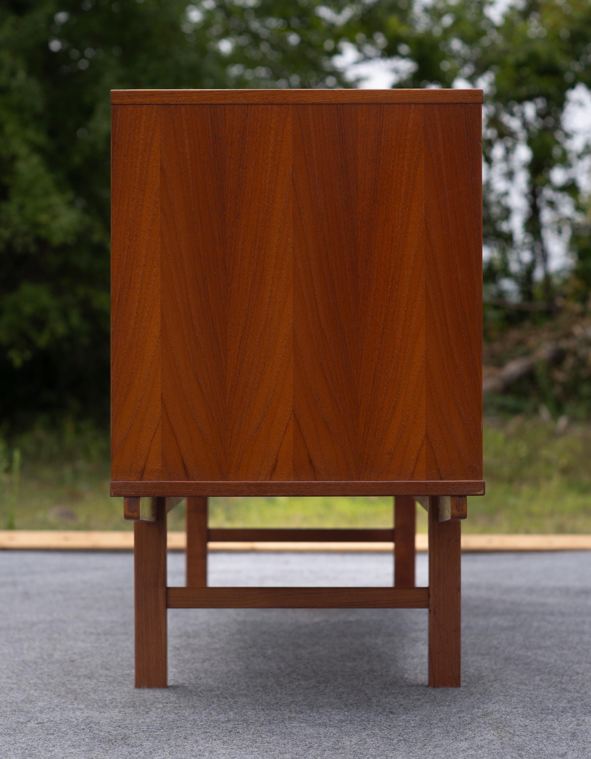 Folke Ohlsson for DUX Swedish Teak 9-Drawer Mid Century Modern Dresser Sideboard For Sale 4