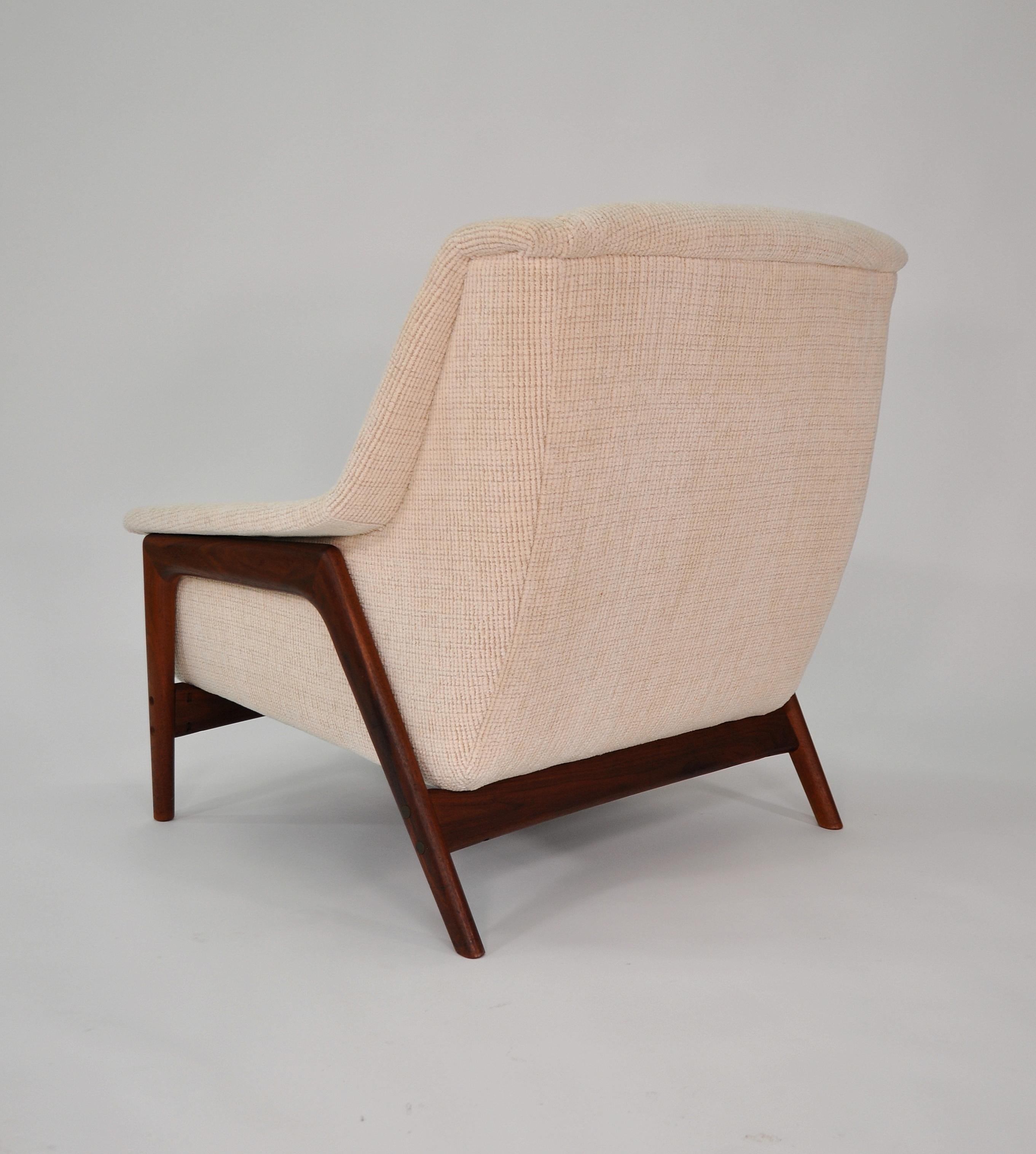 Folke Ohlsson for Dux Teak Off-White Profil Lounge Chair In Excellent Condition In Miami, FL