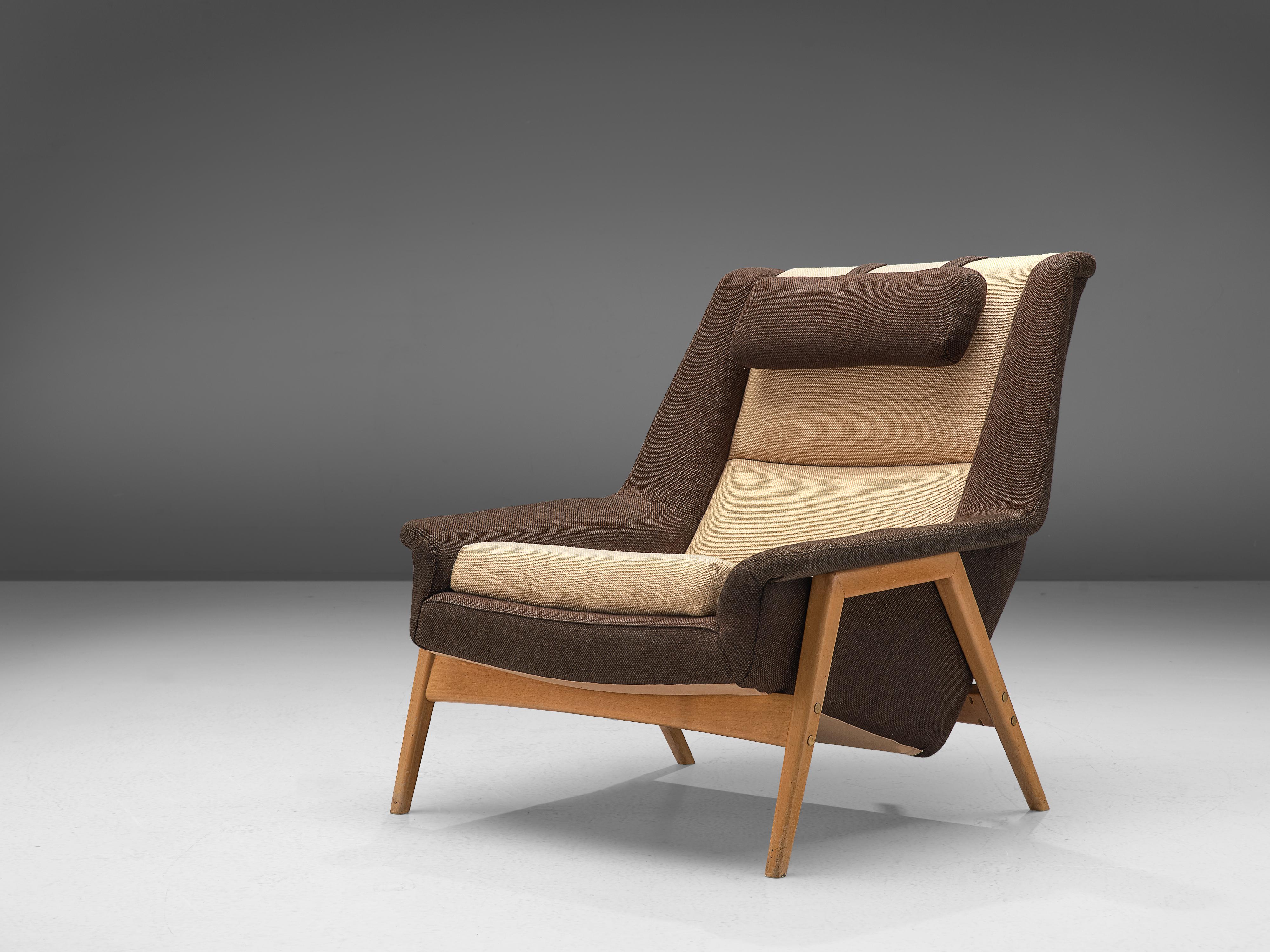 Folke Ohlsson for Fritz Hansen, lounge chair, fabric, wood, Denmark, circa 1960.

This chair by Folke Ohlsson for Fritz Hansen is made to reach an ultimate level of comfort as can clearly be recognized in the design. This Danish chair features