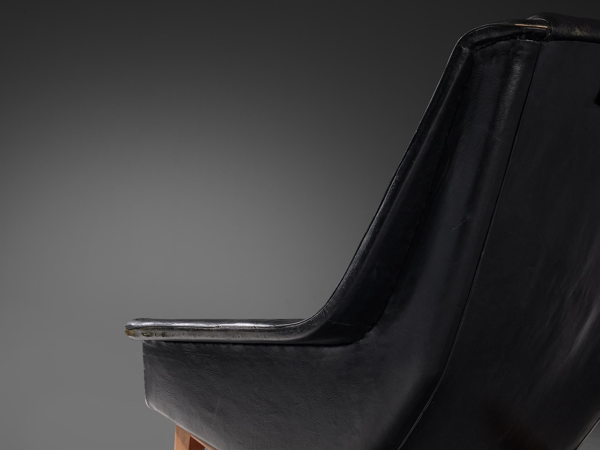 Mid-20th Century Folke Ohlsson for Fritz Hansen Lounge Chair in Black Leather For Sale