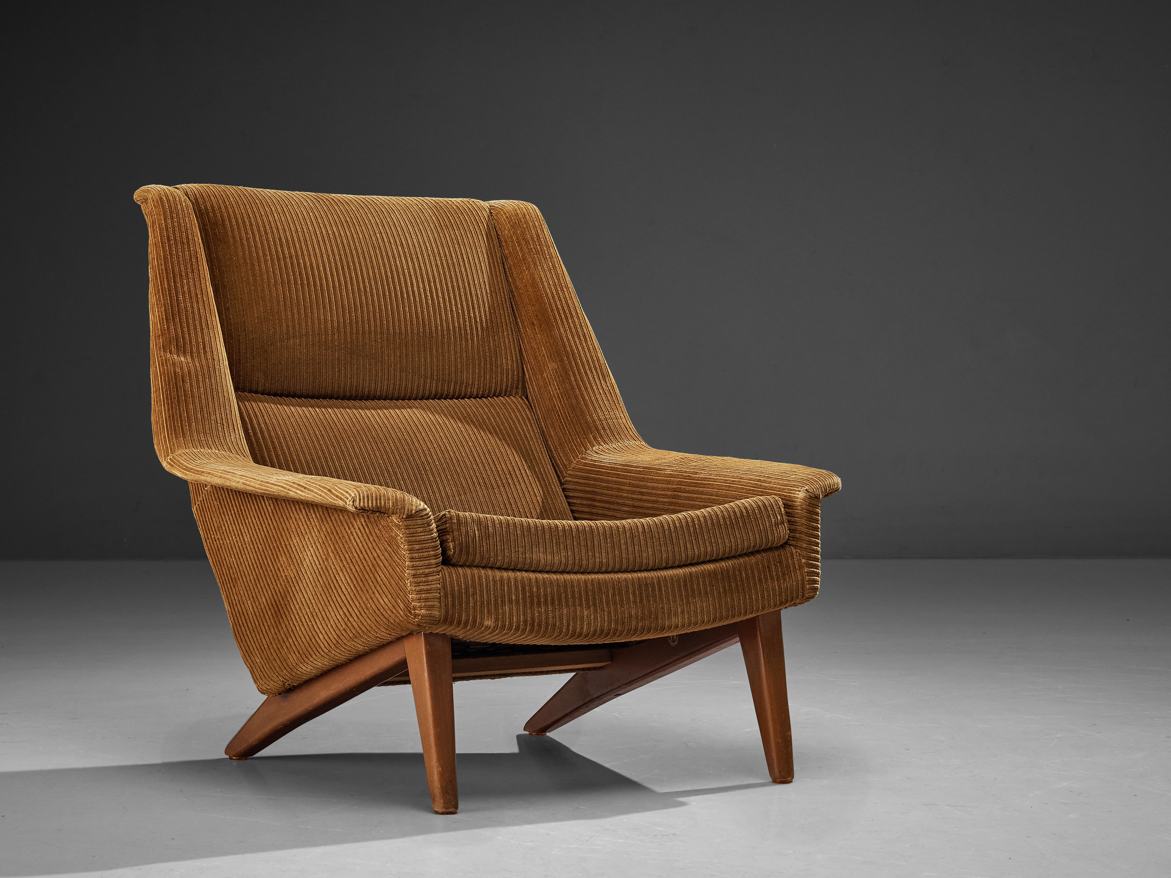 Folke Ohlsson for Fritz Hansen, lounge chair model ‘4410’, corduroy upholstery, wood, Denmark, circa 1957.

This high quality lounge chair is characterized by a stylish timeless design based on elegant shapes and clean lines. Upholstered in warm