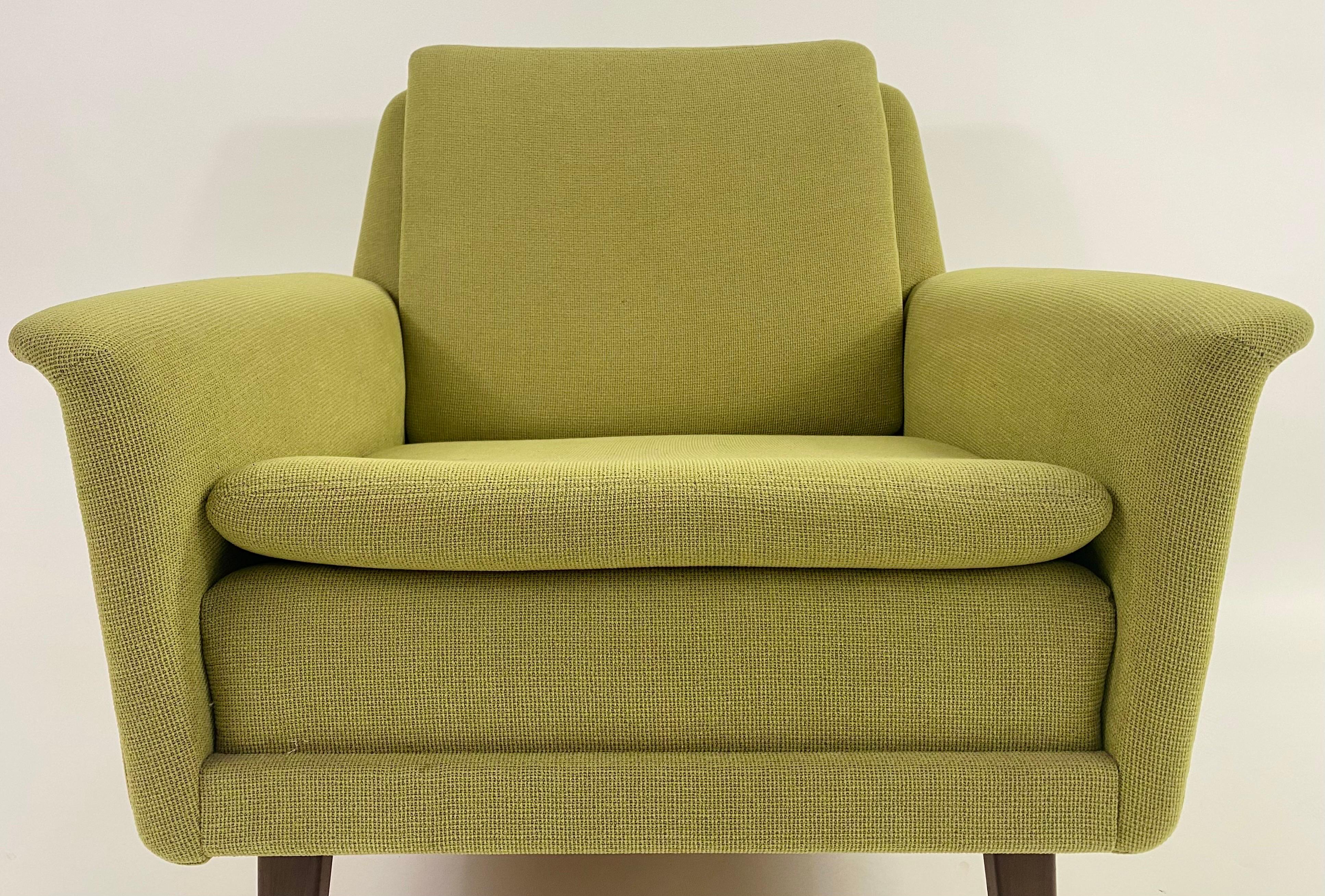 Mid-Century Modern Folke Ohlsson for Fritz Hansen MCM Lounge Chair in Green Upholstery, a Pair For Sale